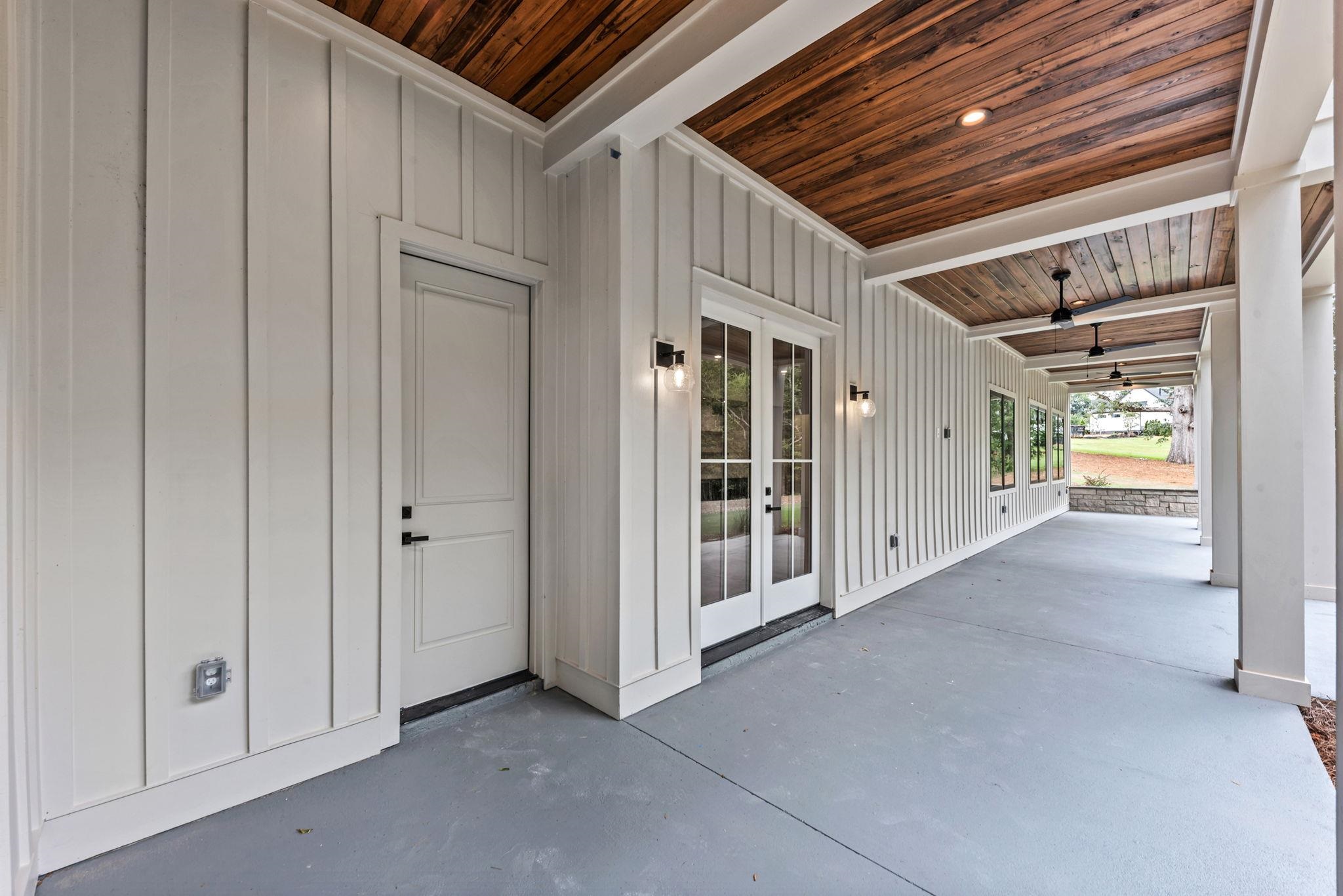 1110 SUNSET BLUFF