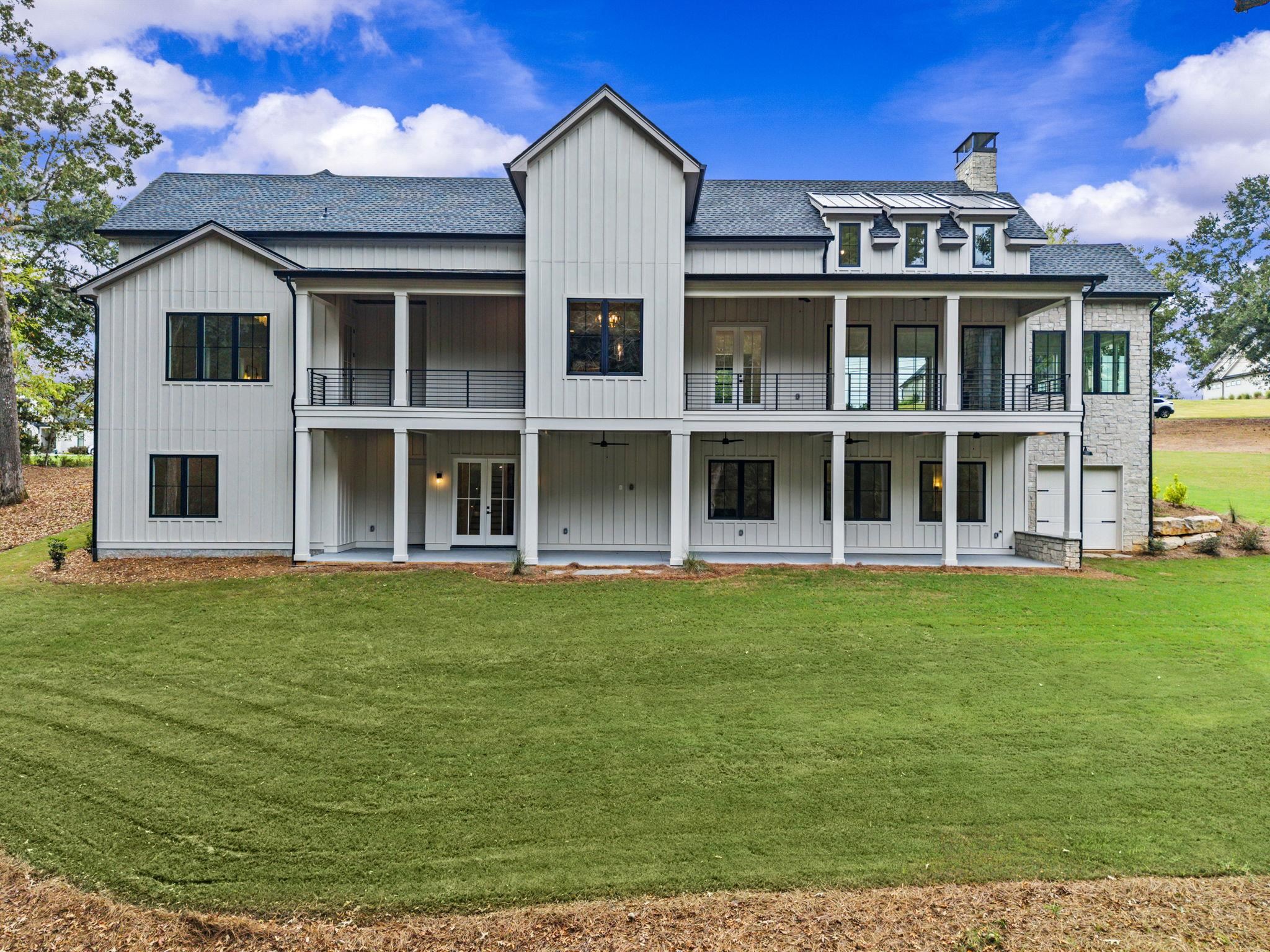 1110 SUNSET BLUFF