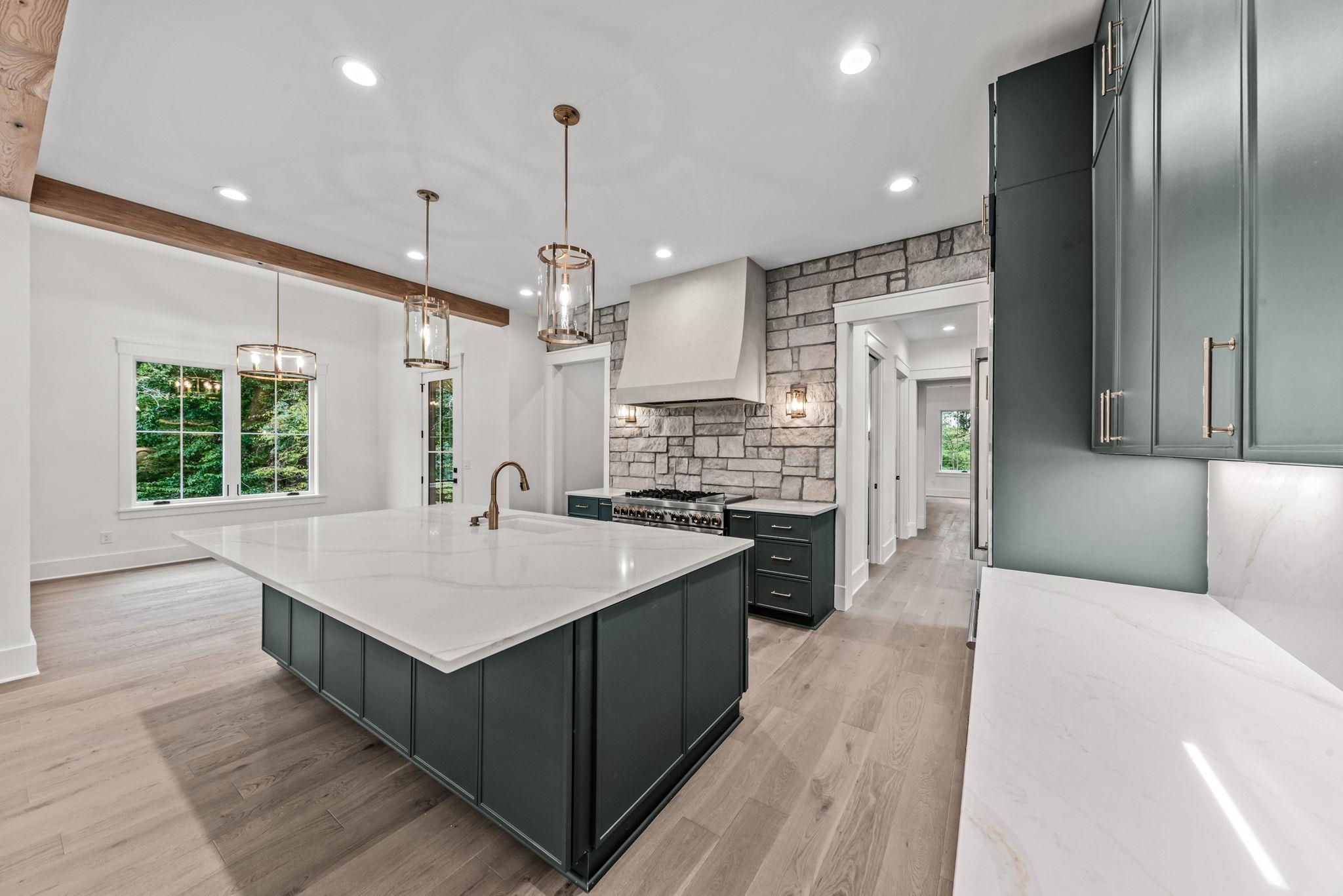1110 SUNSET BLUFF