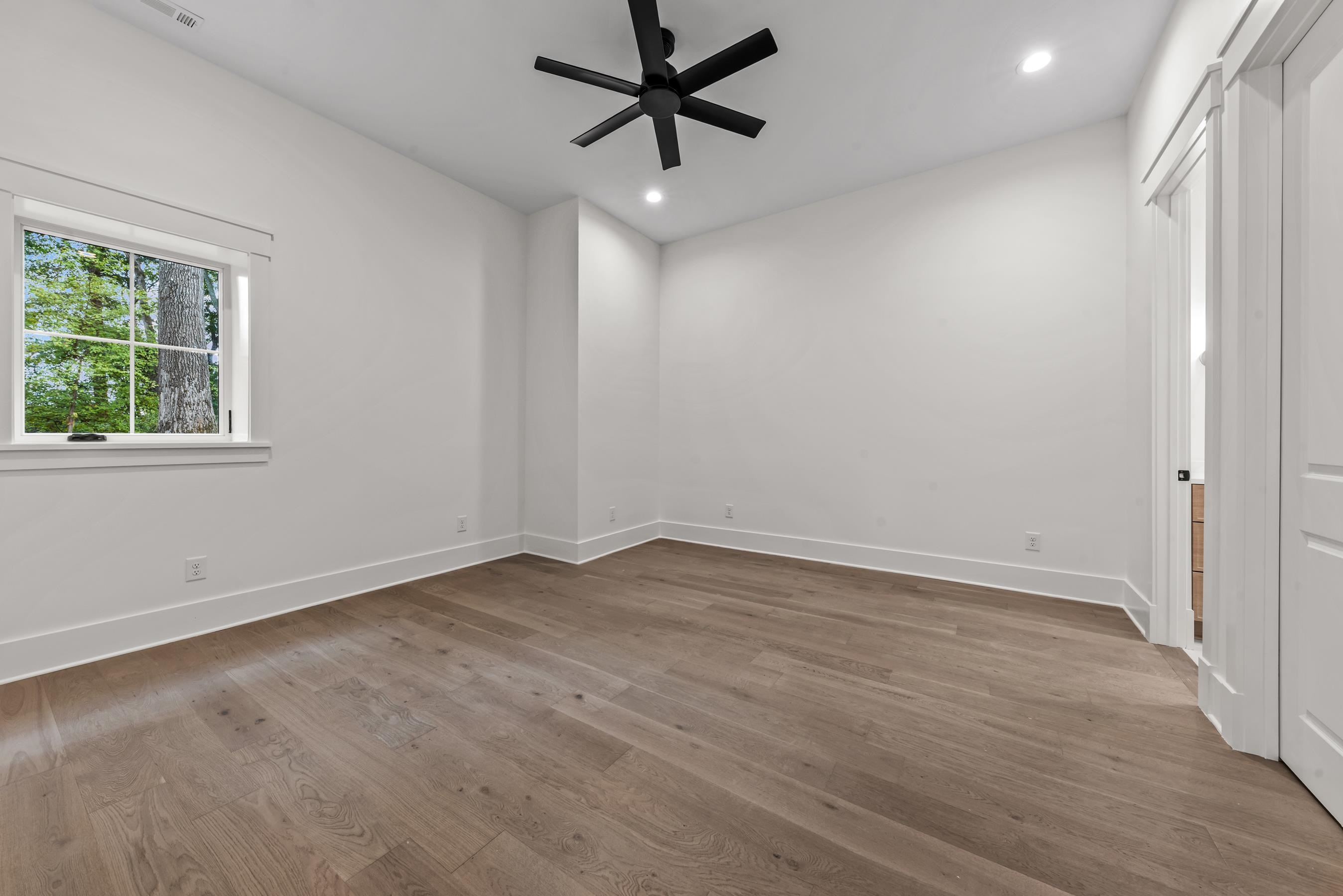 1110 SUNSET BLUFF