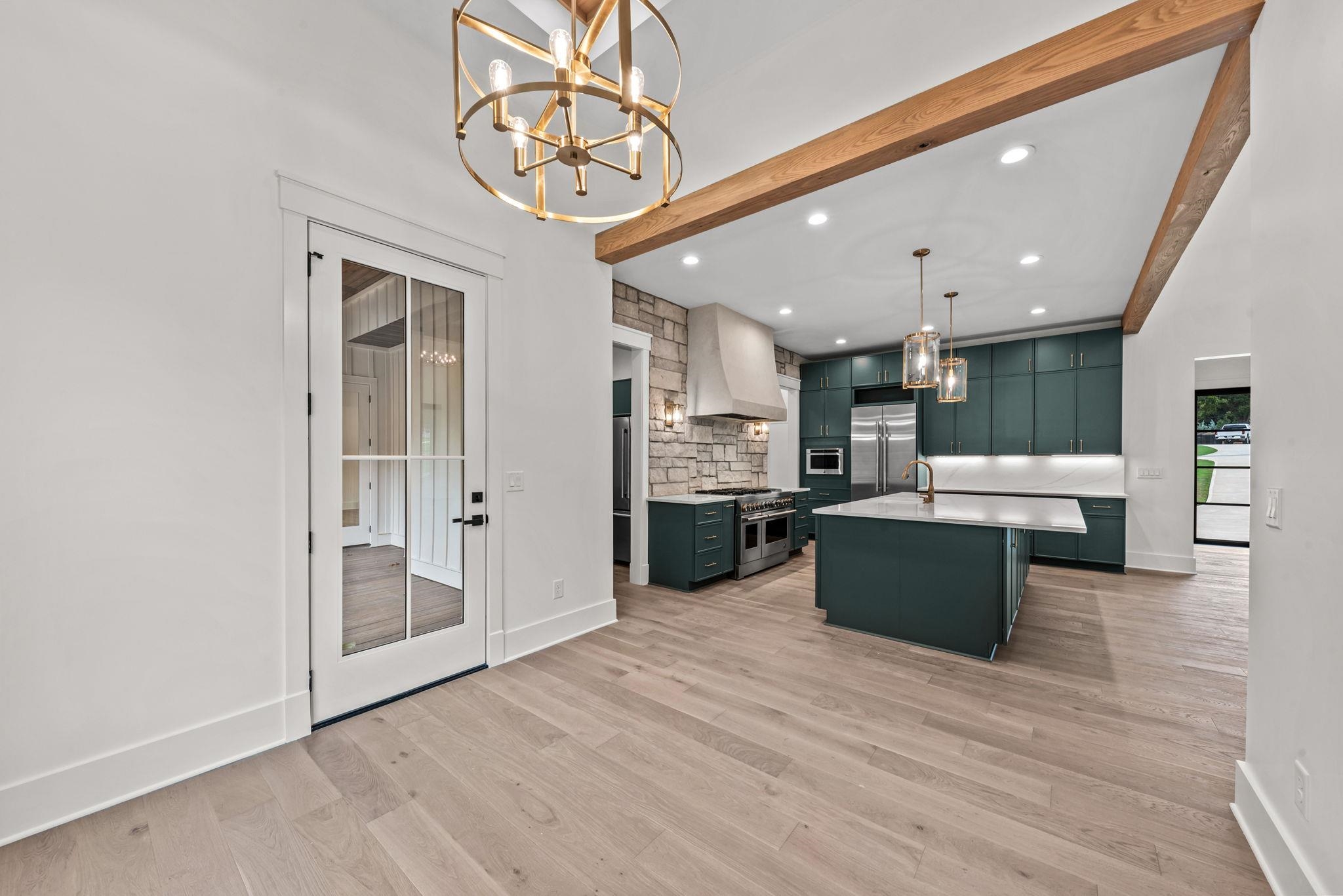 1110 SUNSET BLUFF