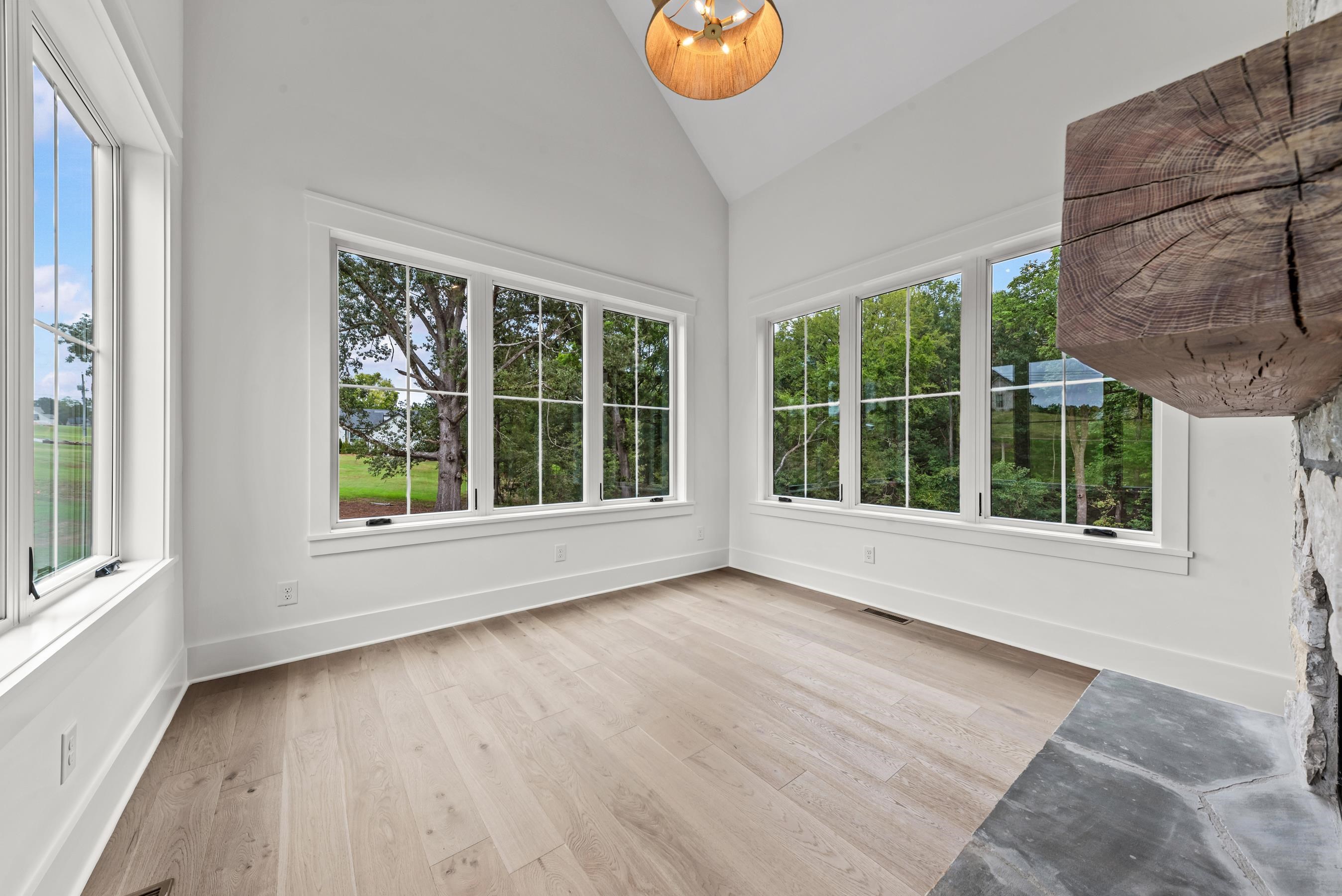 1110 SUNSET BLUFF