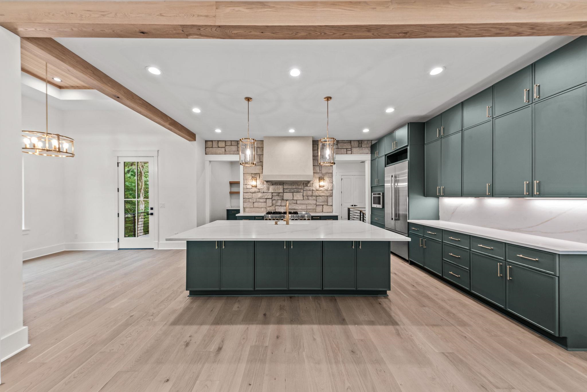 1110 SUNSET BLUFF