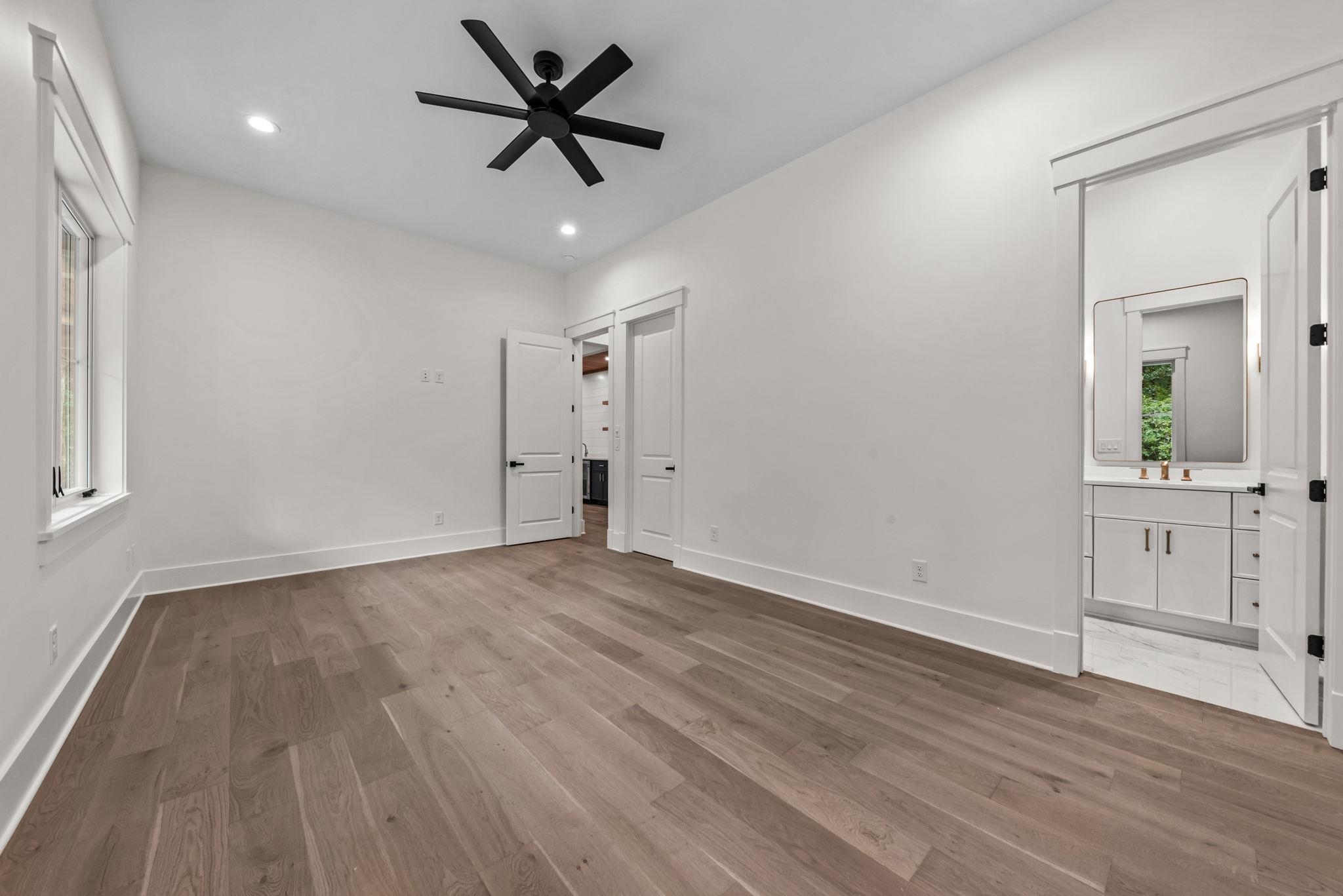 1110 SUNSET BLUFF