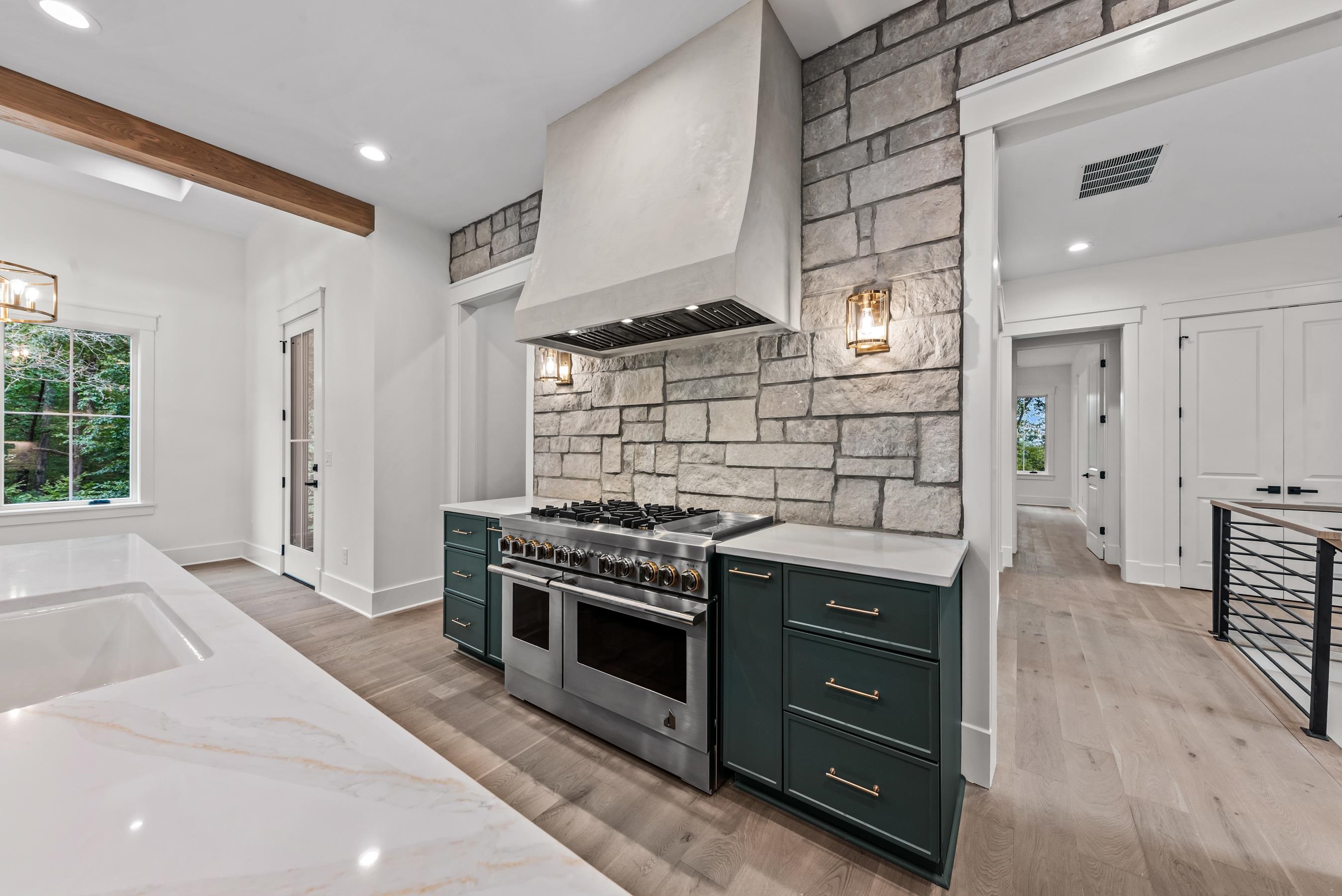 1110 SUNSET BLUFF