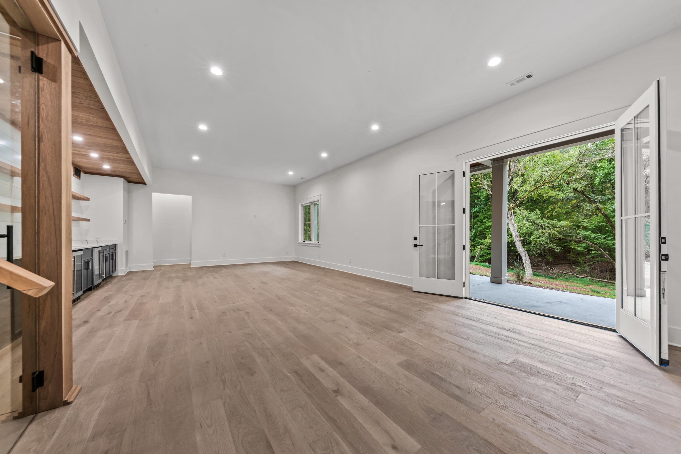1110 SUNSET BLUFF