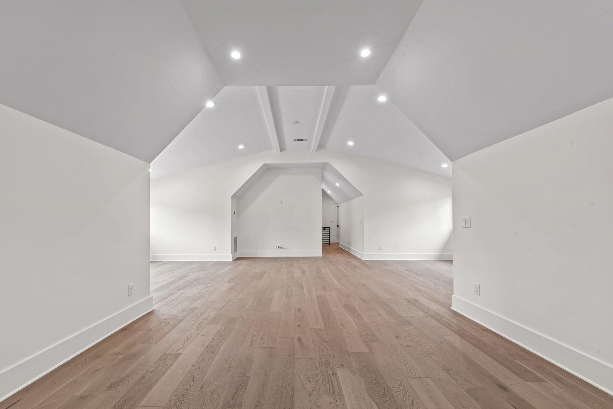 1110 SUNSET BLUFF