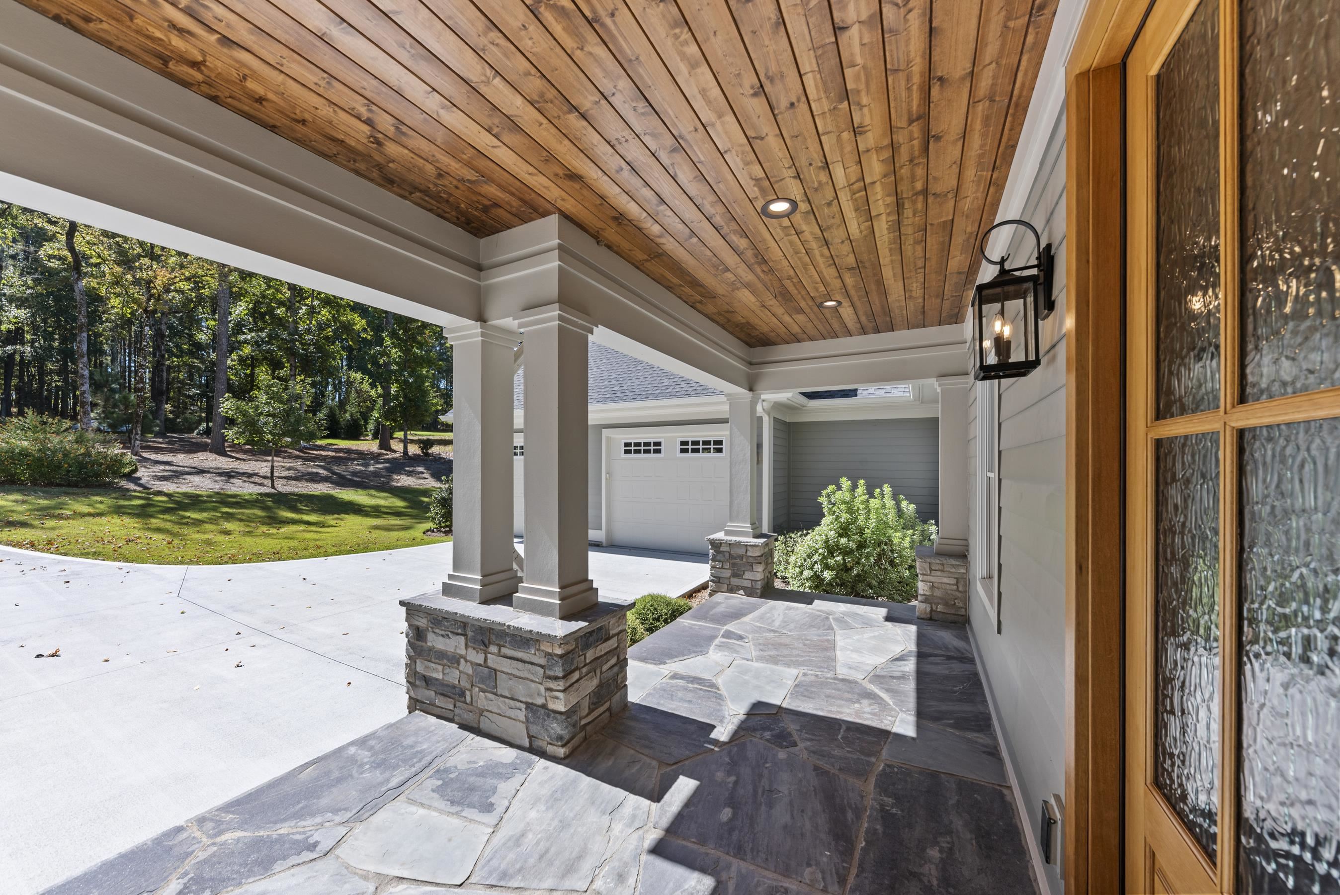 2731 CLUB DRIVE