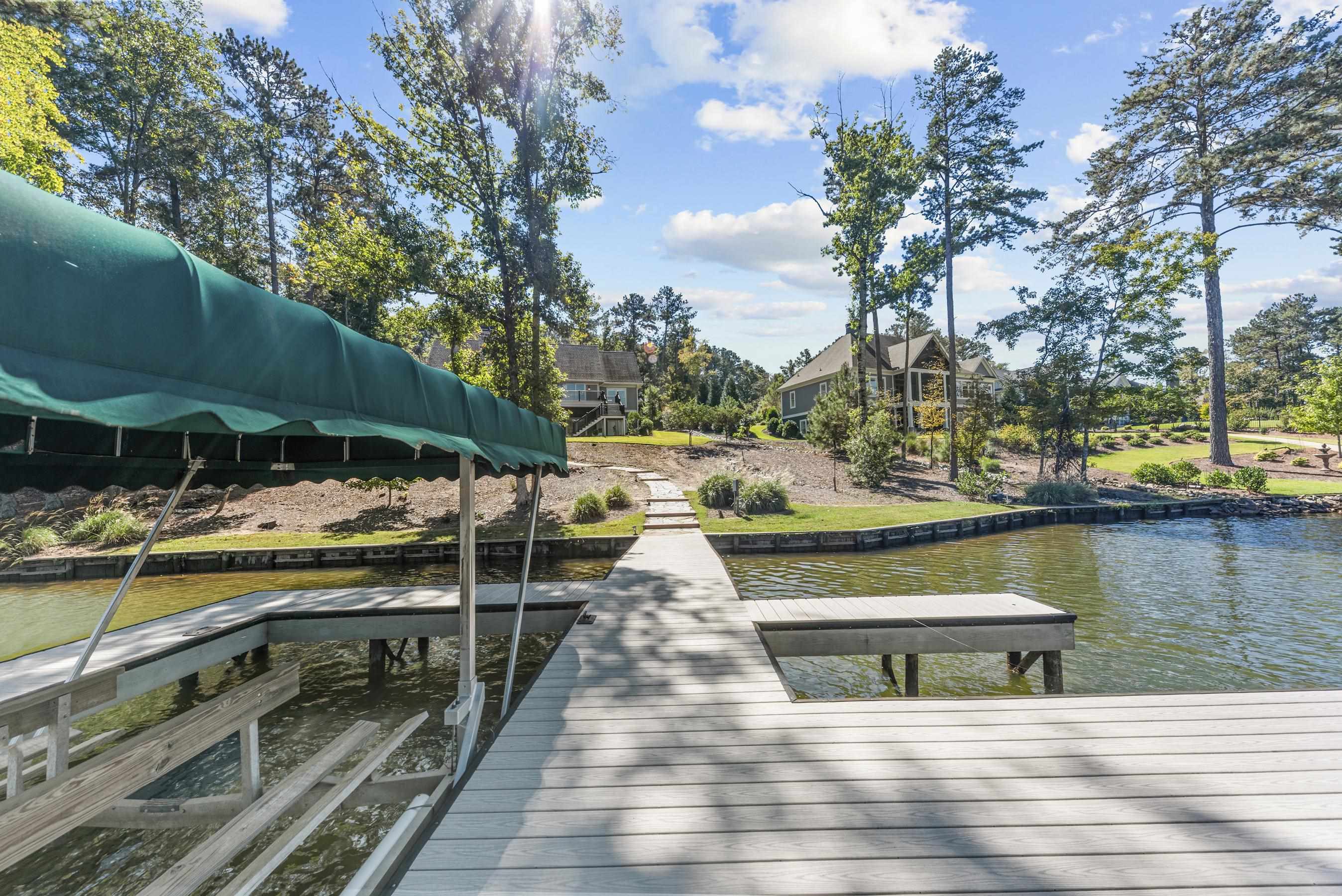 2731 CLUB DRIVE