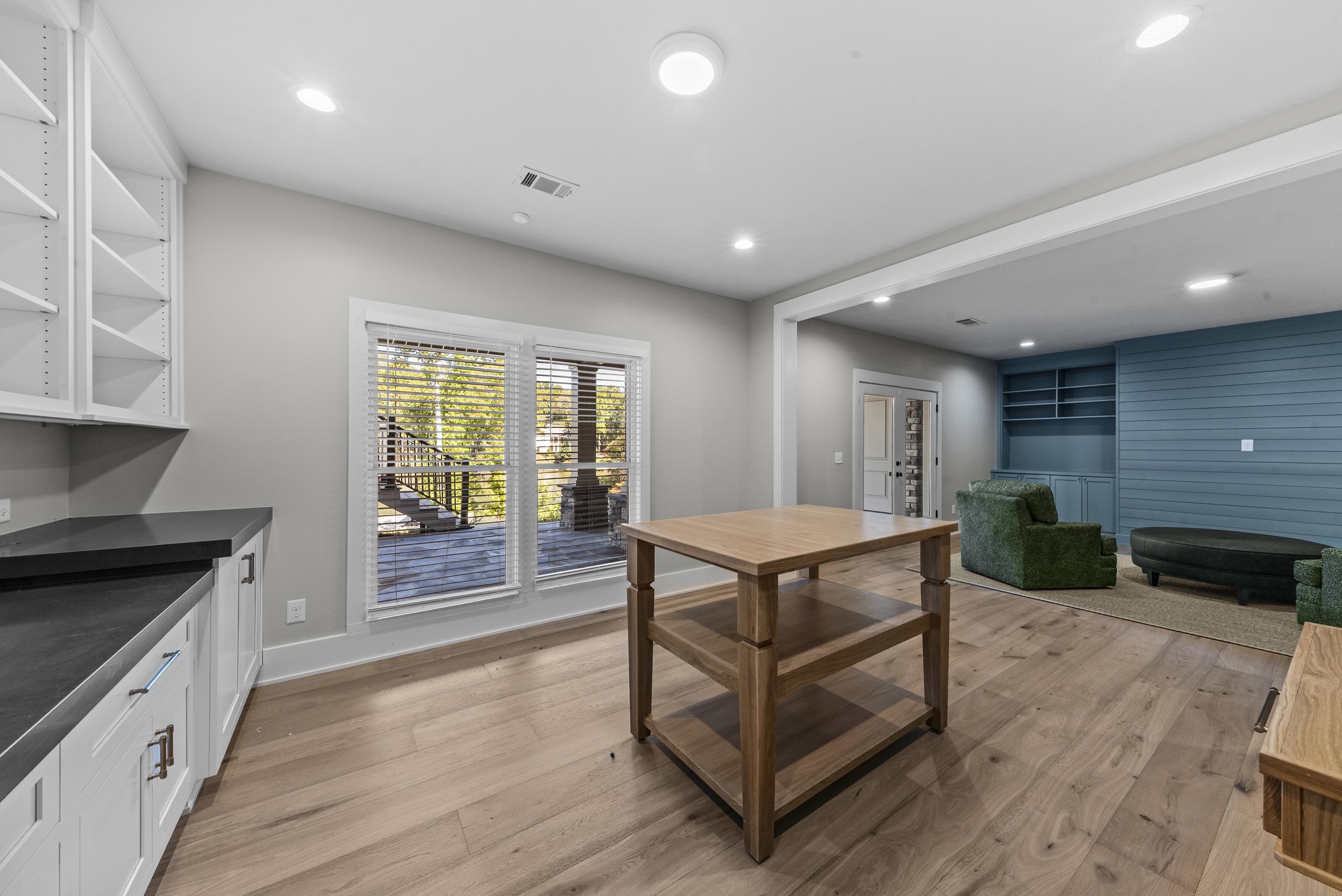 2731 CLUB DRIVE