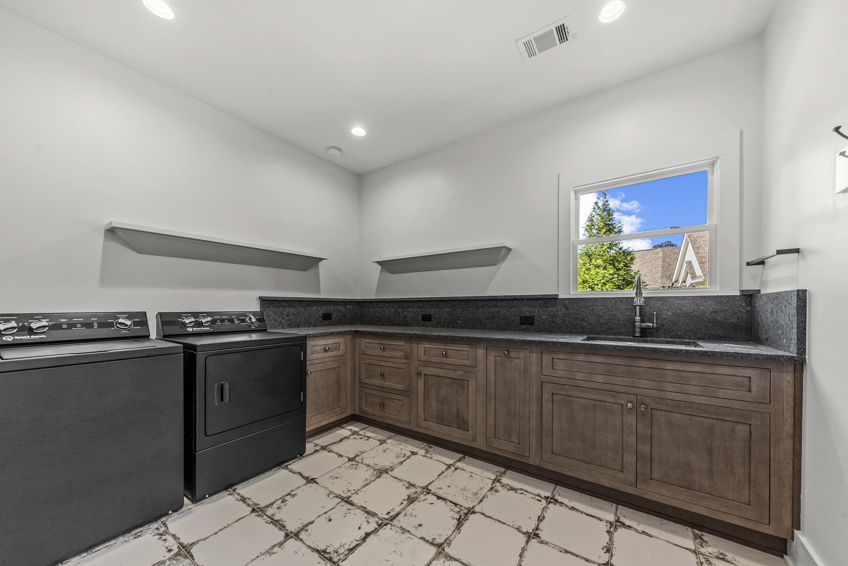2731 CLUB DRIVE