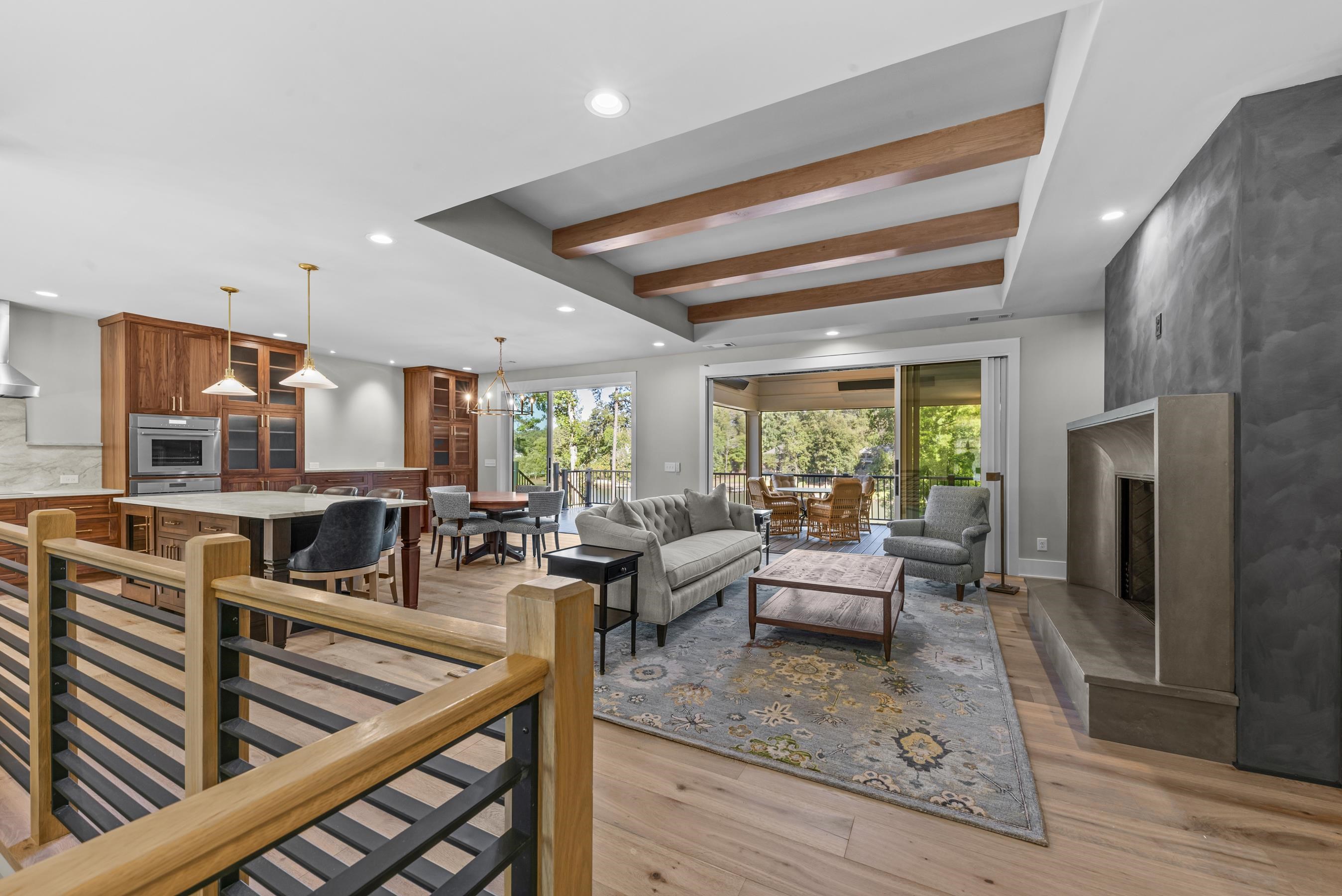 2731 CLUB DRIVE