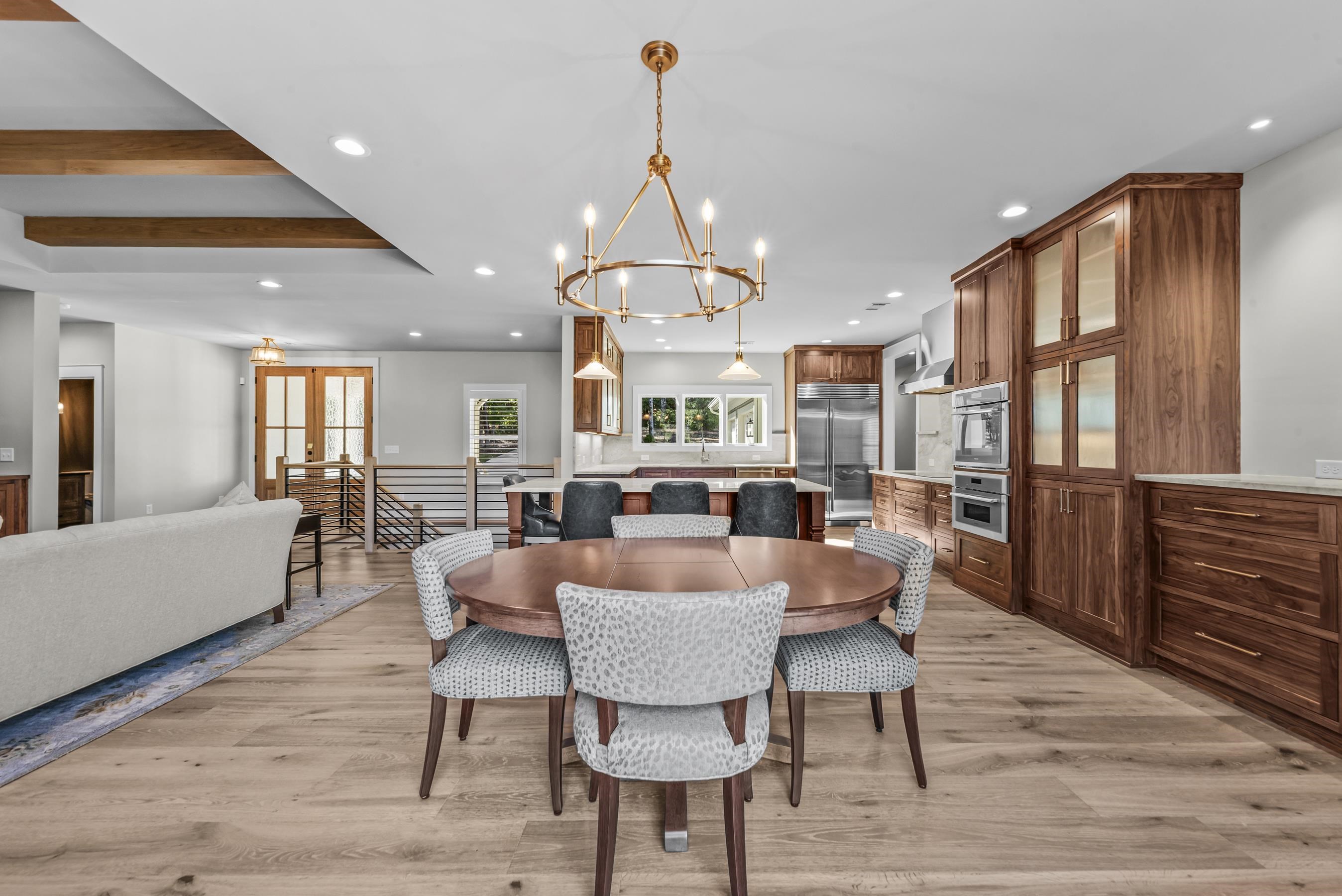 2731 CLUB DRIVE