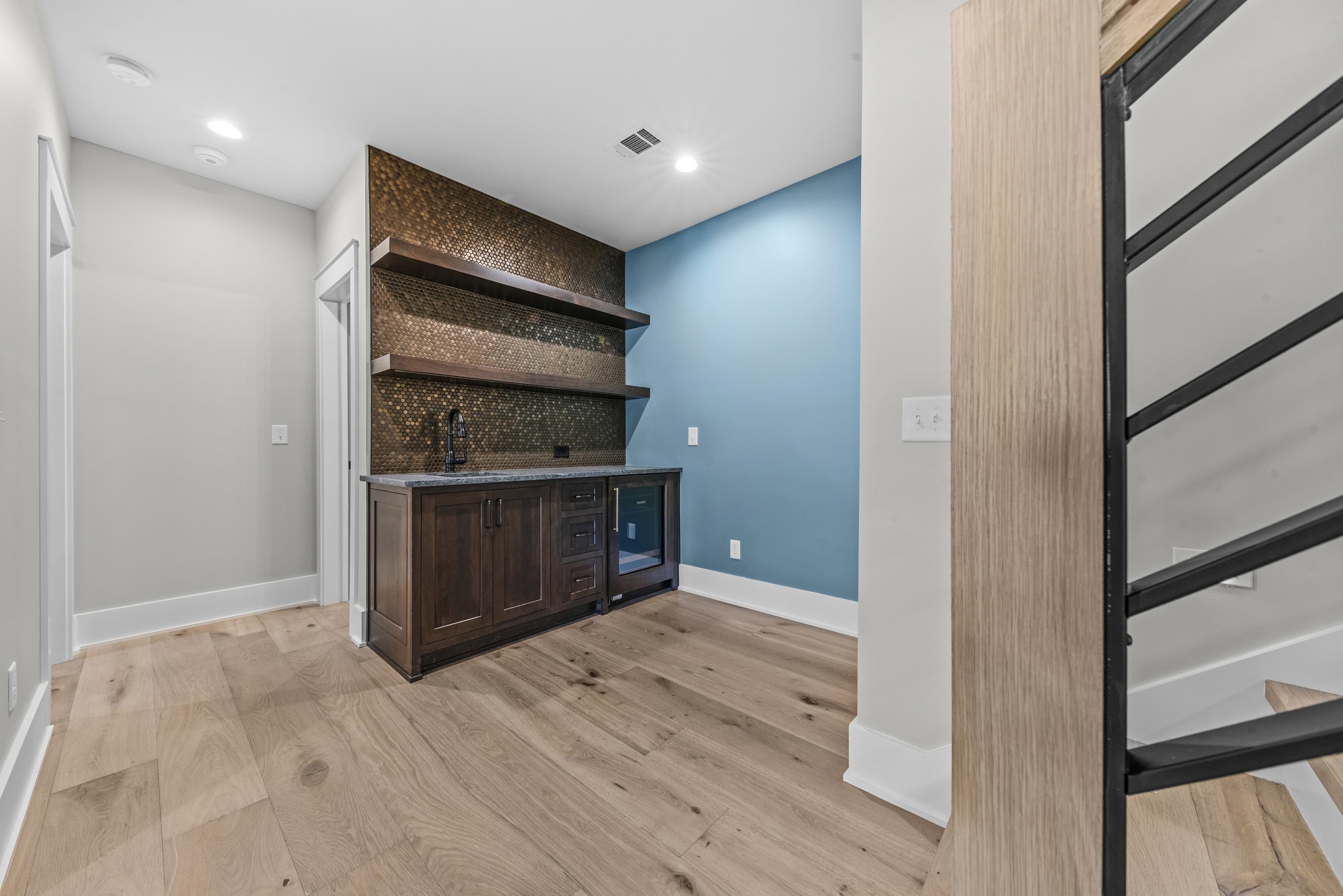 2731 CLUB DRIVE