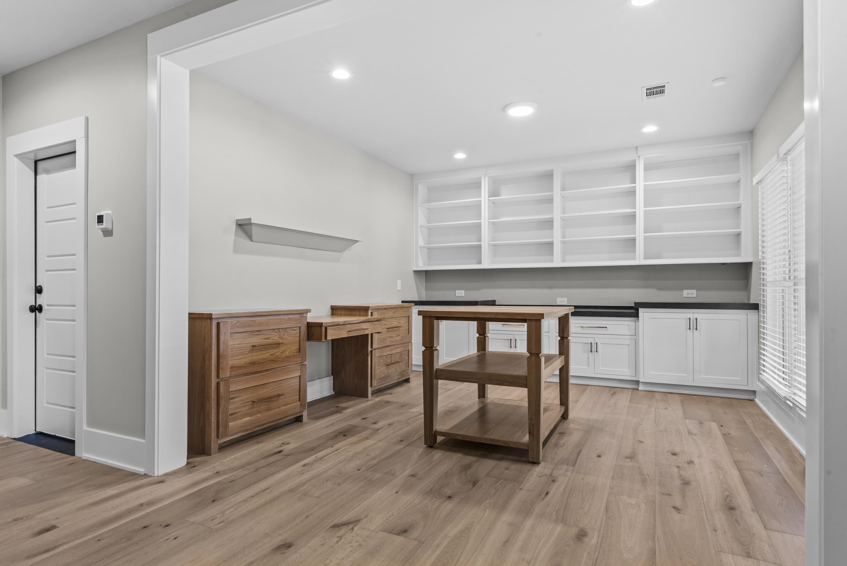 2731 CLUB DRIVE
