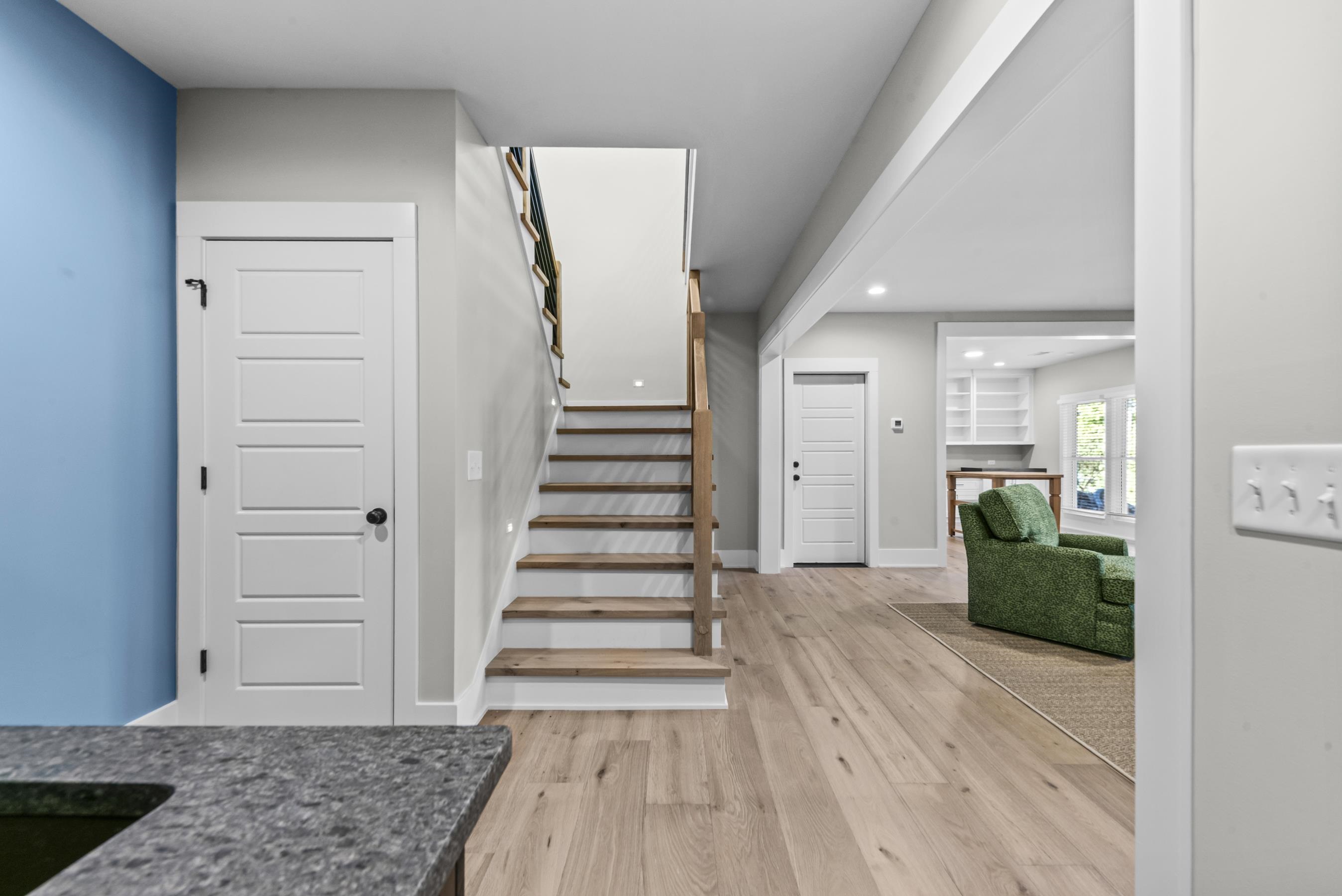 2731 CLUB DRIVE