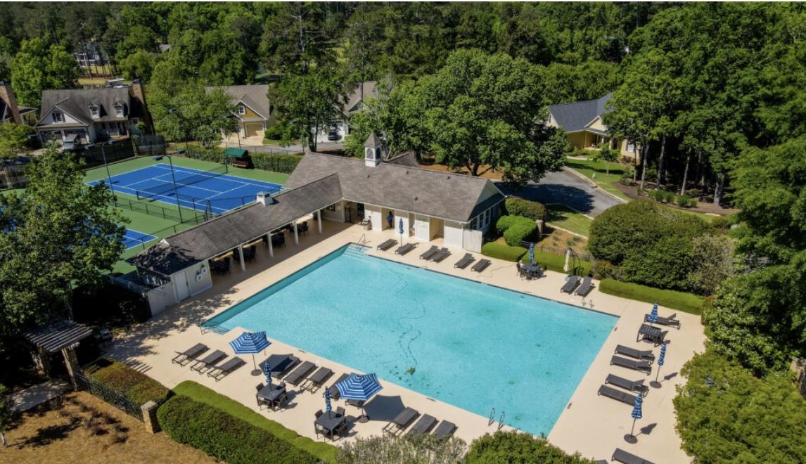2731 CLUB DRIVE
