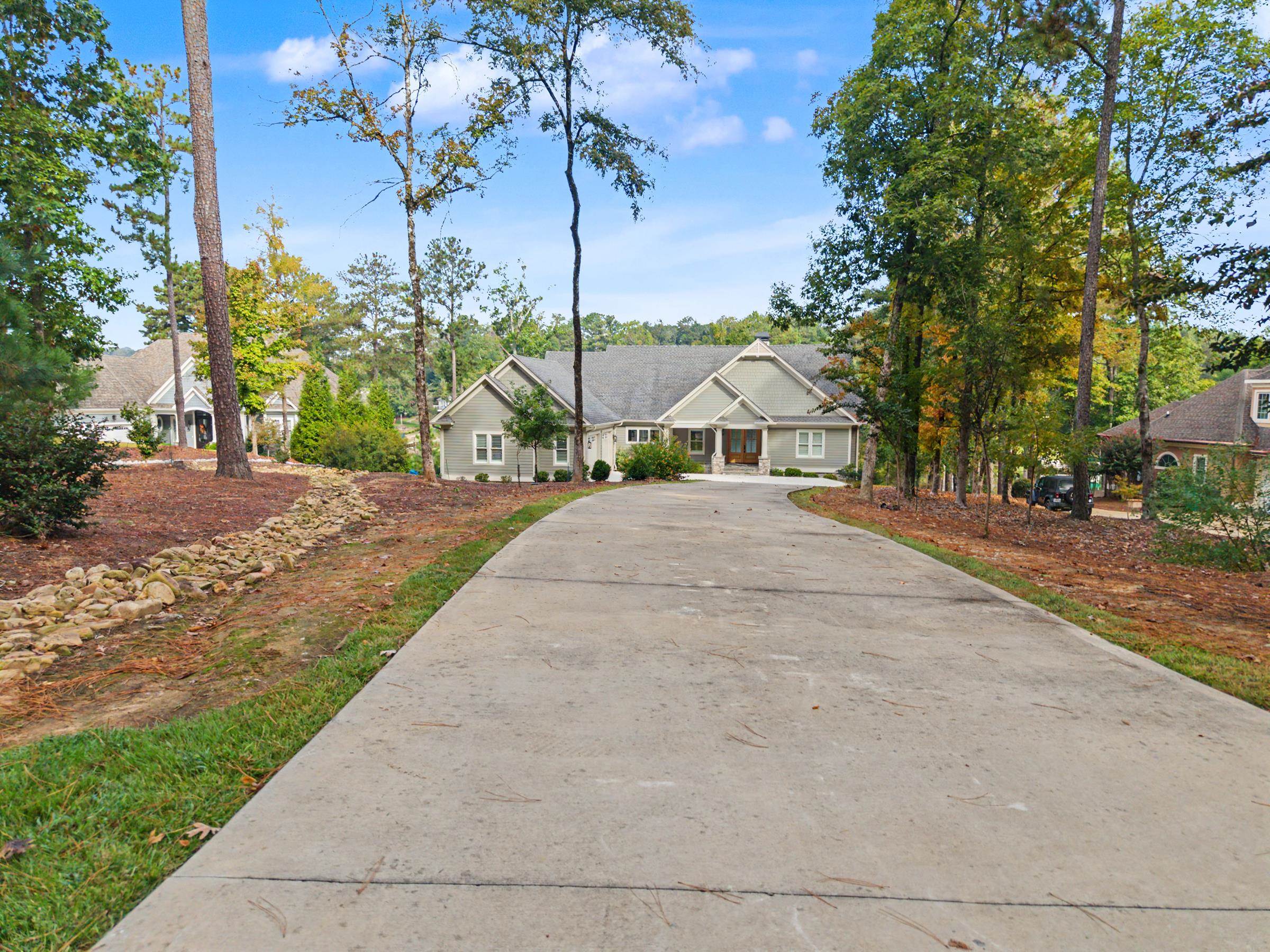 2731 CLUB DRIVE