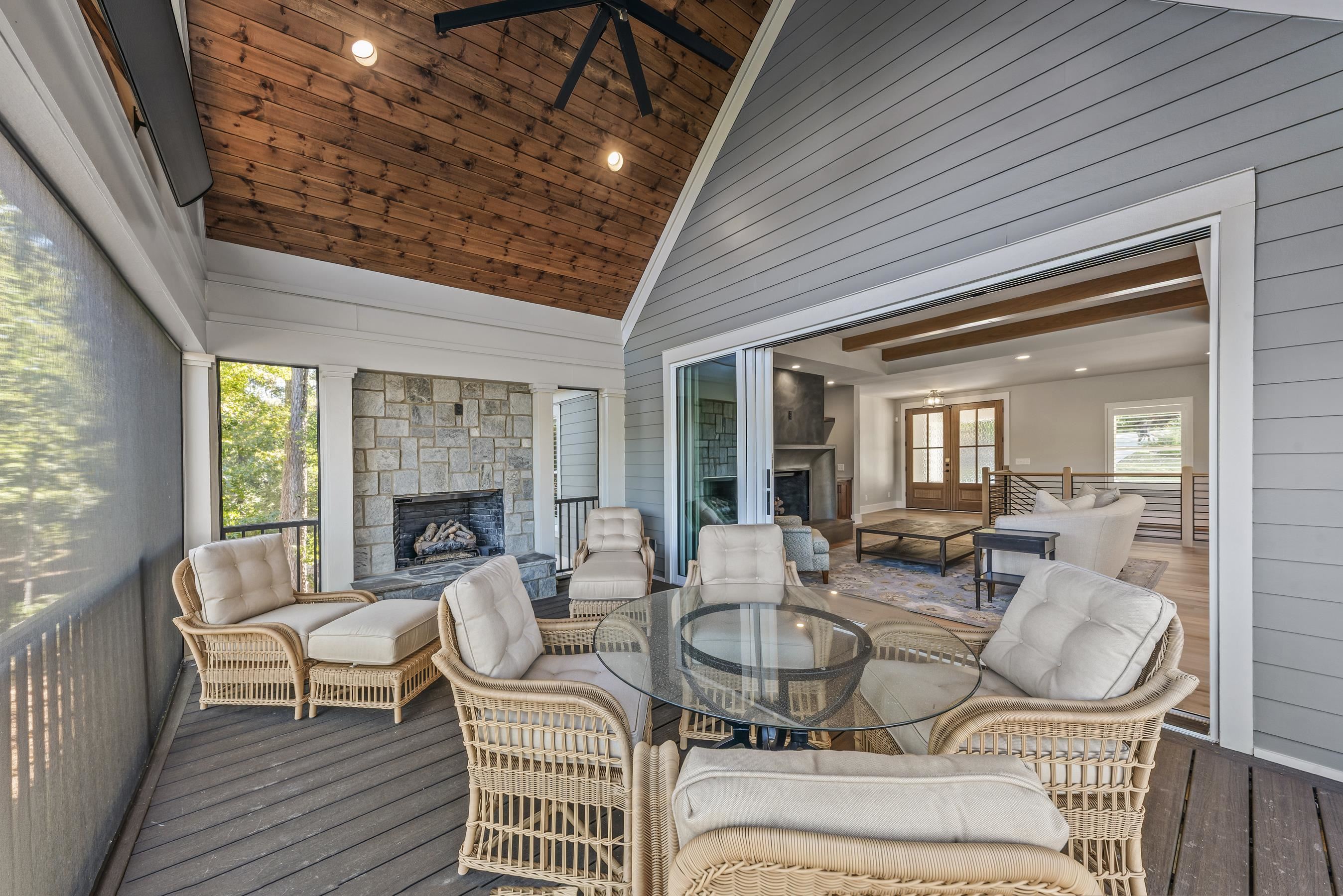 2731 CLUB DRIVE