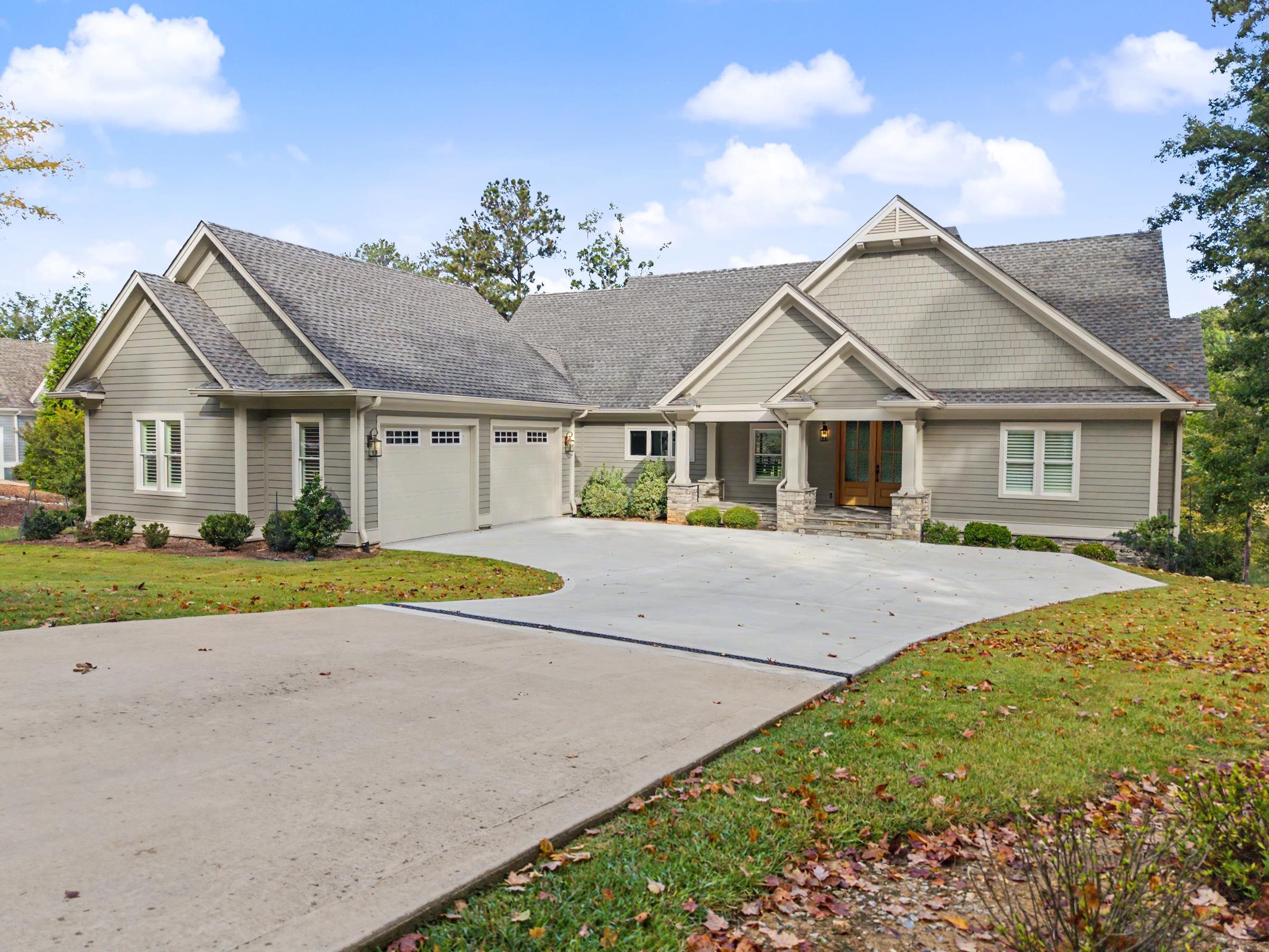 2731 CLUB DRIVE