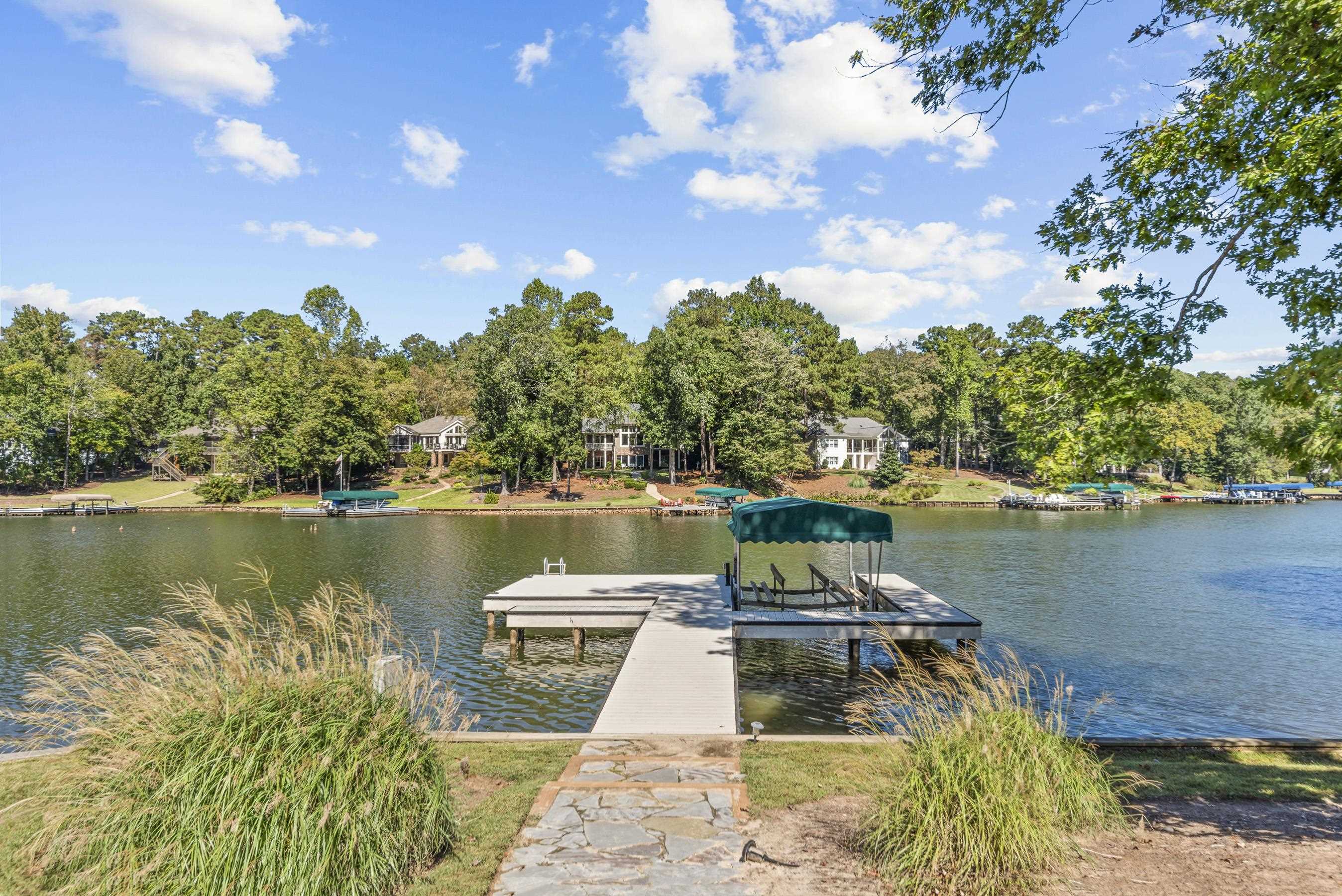 2731 CLUB DRIVE