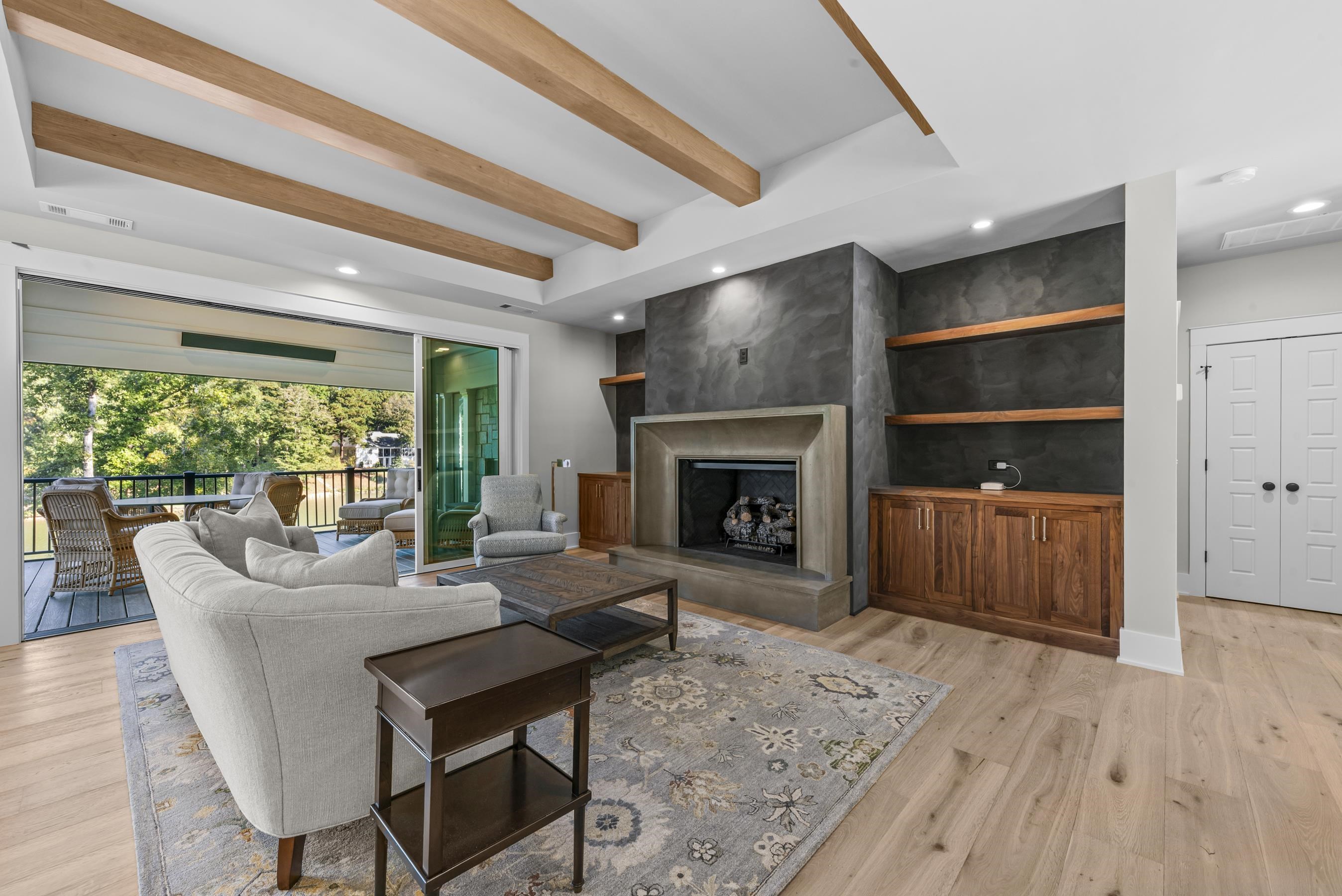 2731 CLUB DRIVE