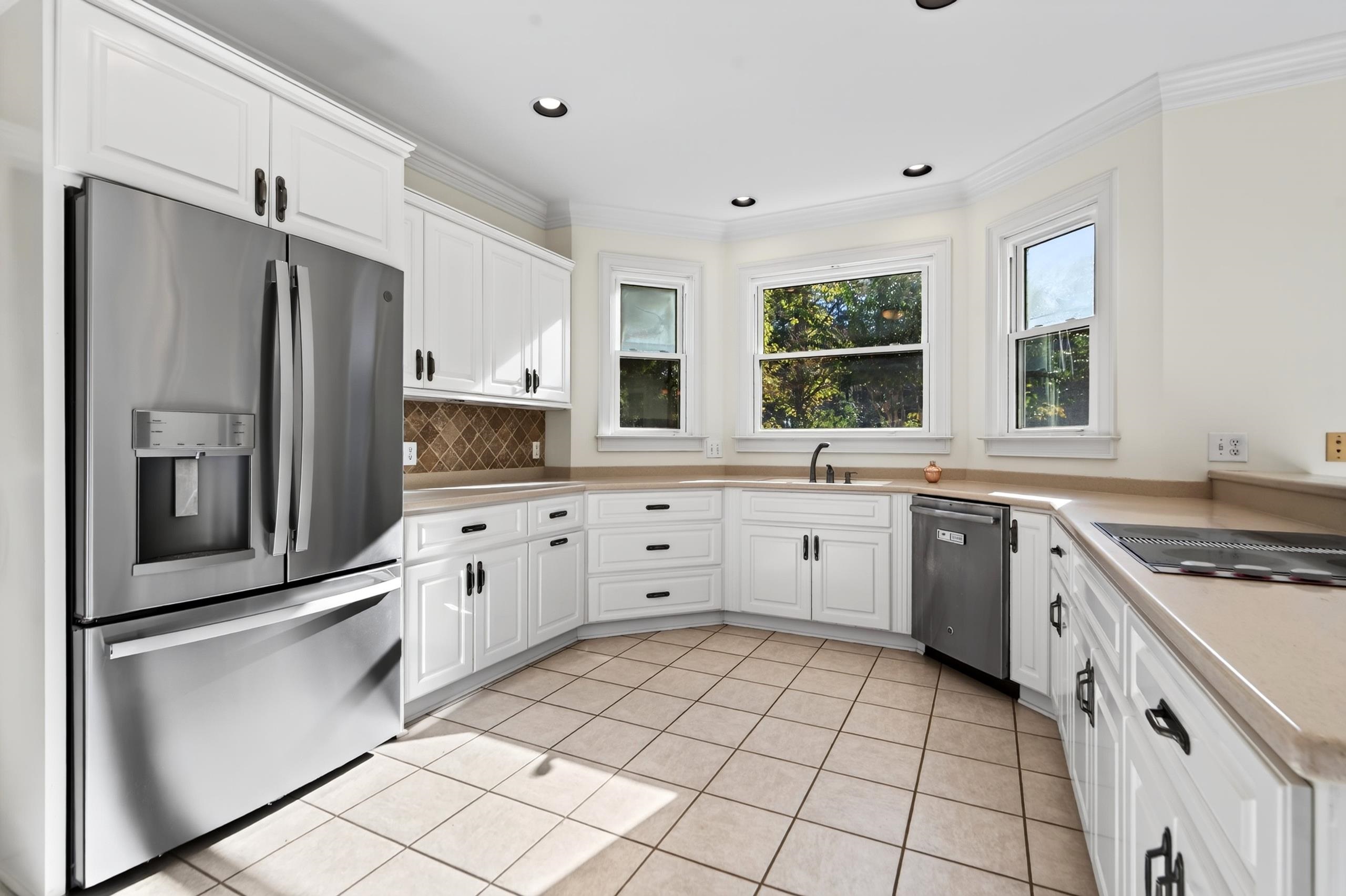 1811 SNUG HARBOR DRIVE