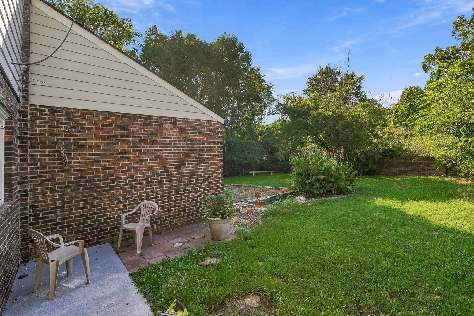1079 HERITAGE DRIVE