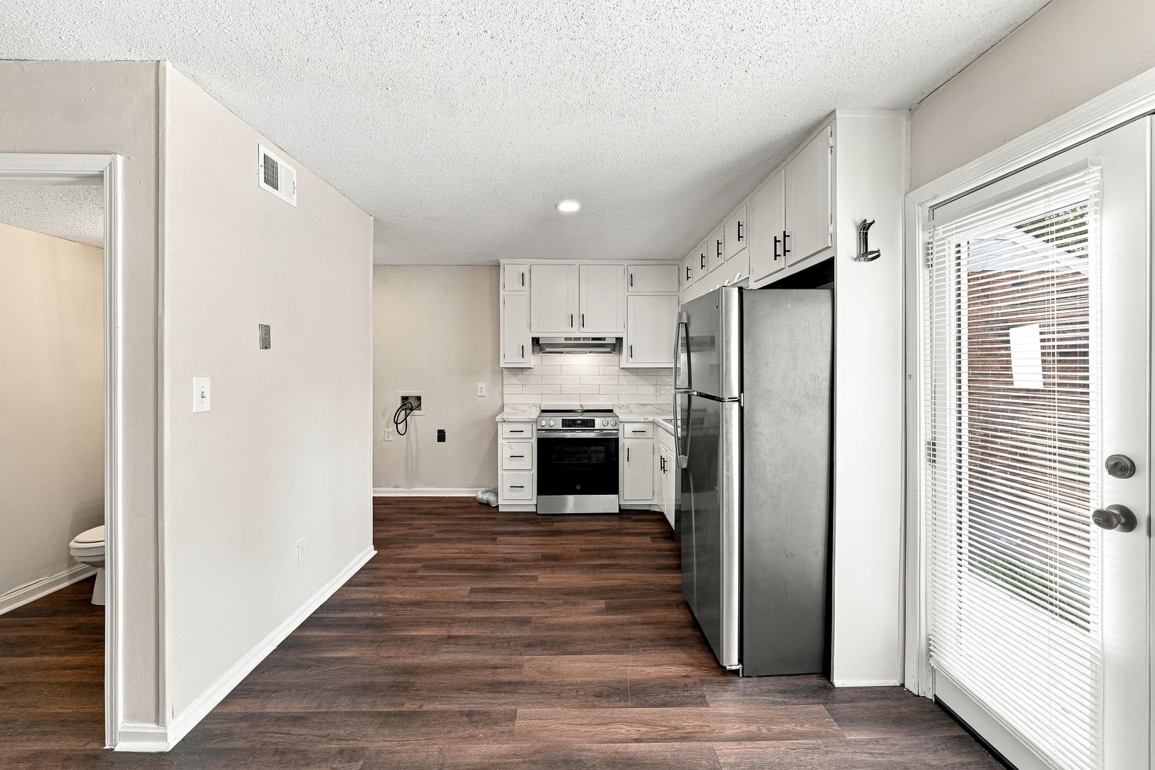 1079 HERITAGE DRIVE
