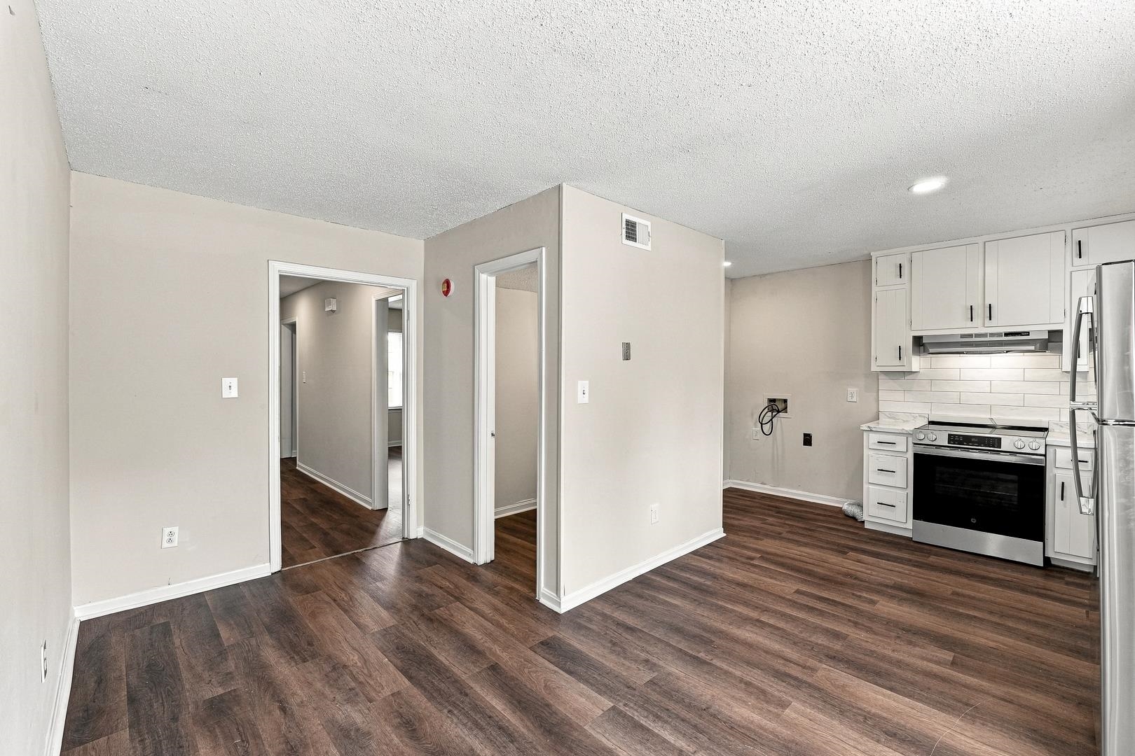 1079 HERITAGE DRIVE