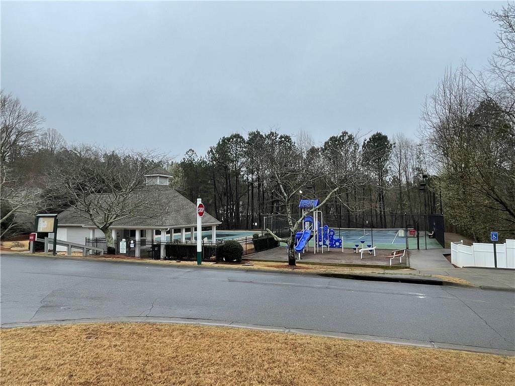 4135 Glen Iris Drive