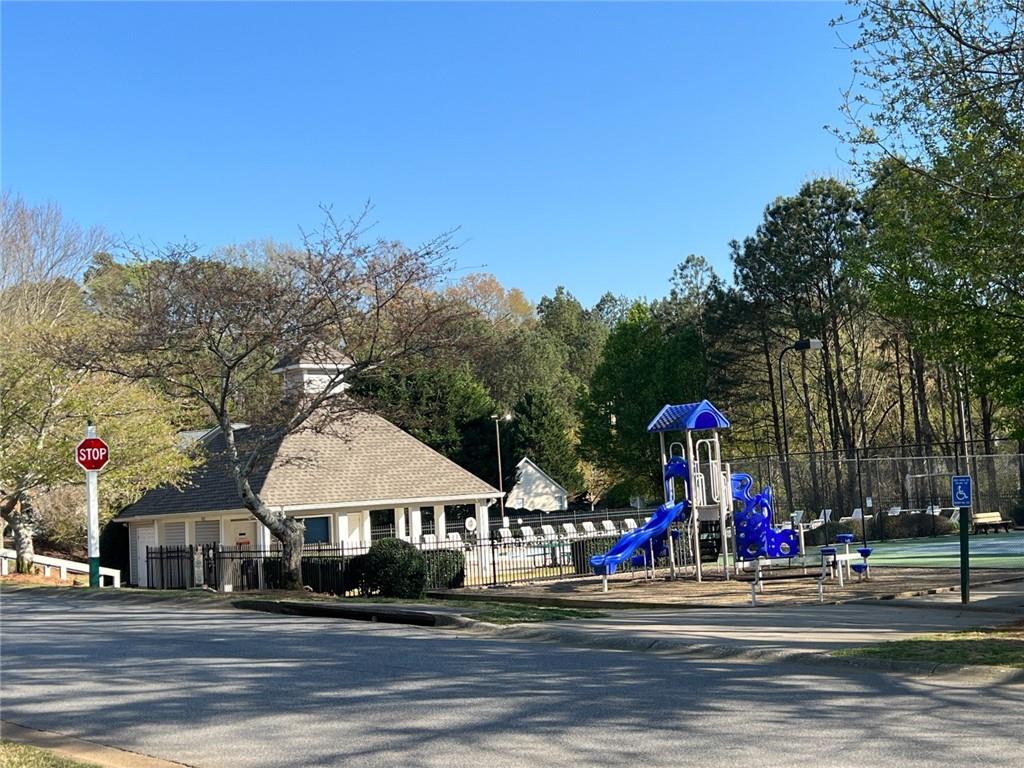 4135 Glen Iris Drive