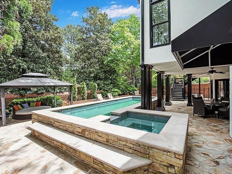 220 WINDSOR GATE Cove NE