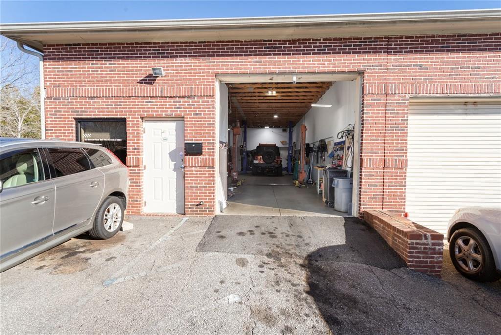 135 Mansell Place Unit 301