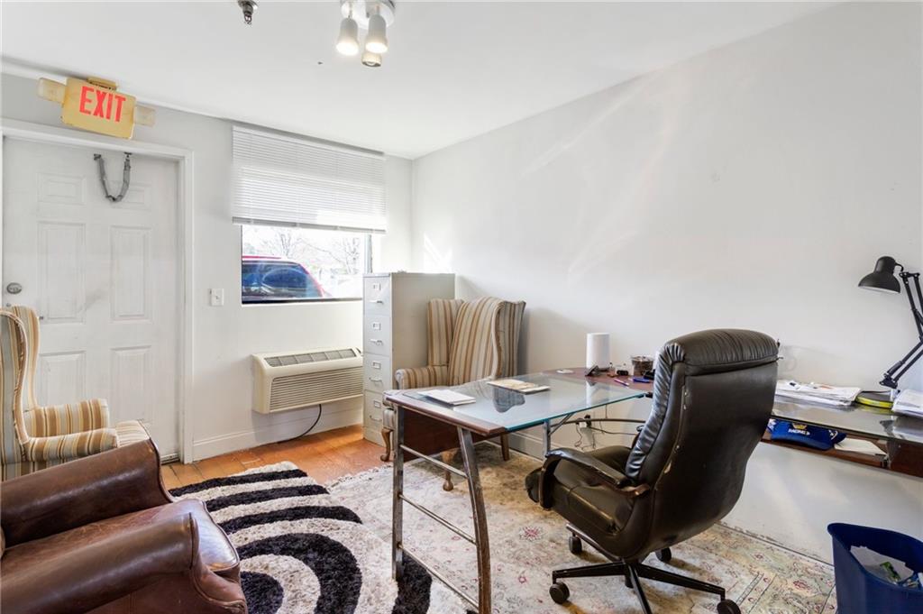 135 Mansell Place Unit 301