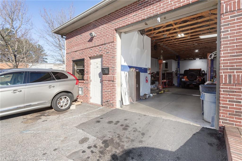 135 Mansell Place Unit 301