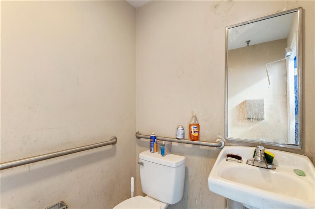 135 Mansell Place Unit 301