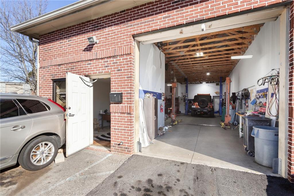 135 Mansell Place Unit 301