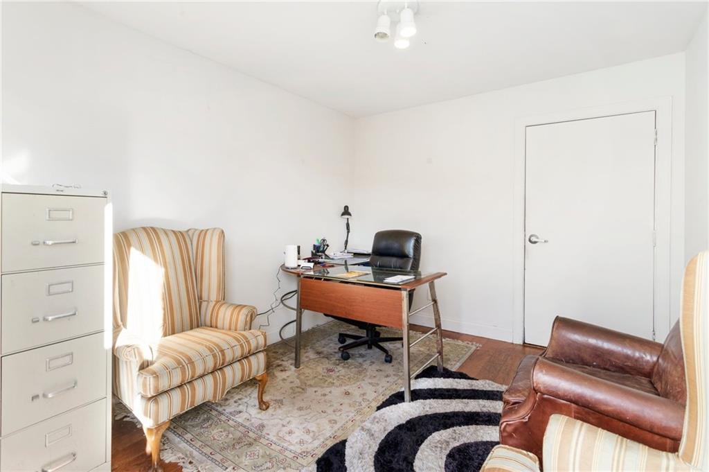 135 Mansell Place Unit 301