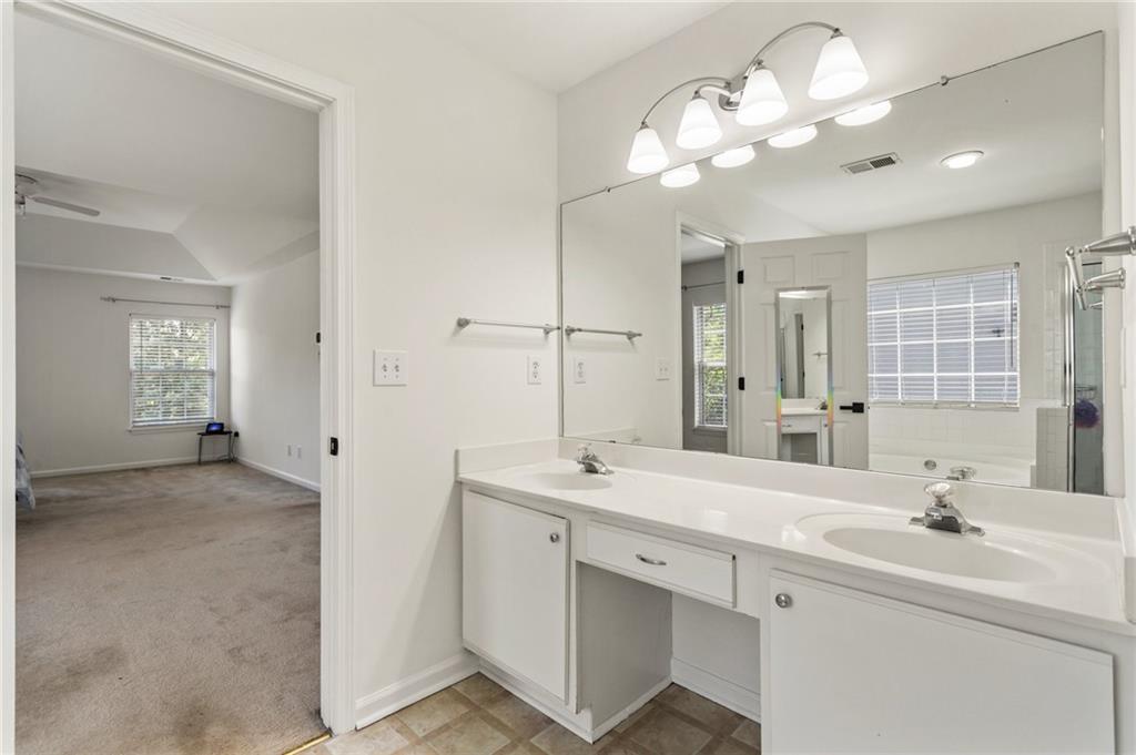 209 Courtland Oaks Drive SW