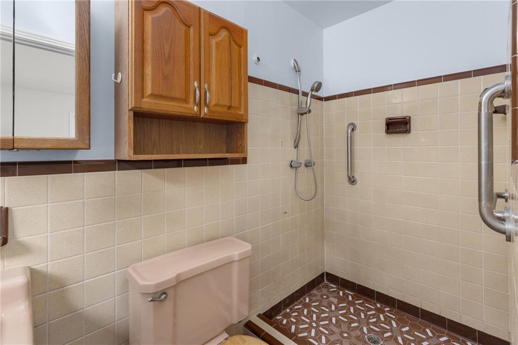 1102 Rogeretta Drive NE