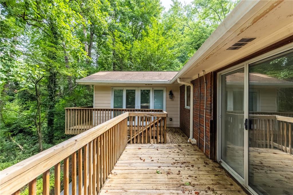 1102 Rogeretta Drive NE