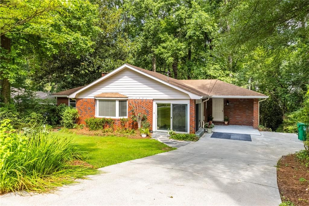 1102 Rogeretta Drive NE