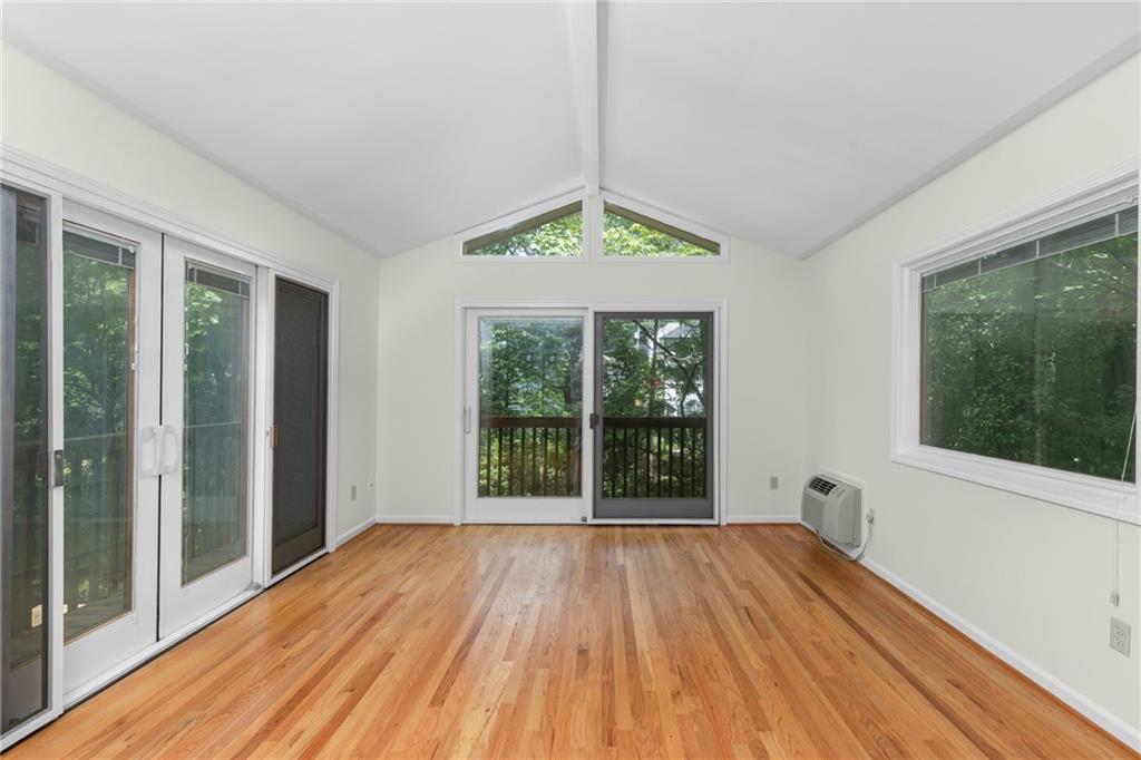 1102 Rogeretta Drive NE