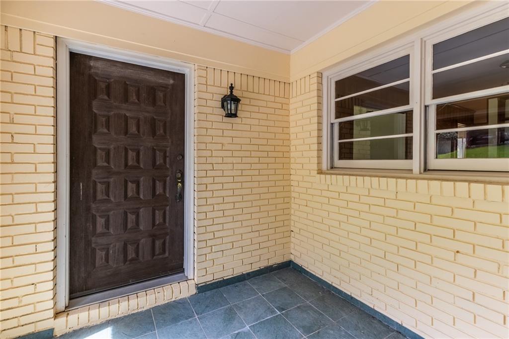 1102 Rogeretta Drive NE