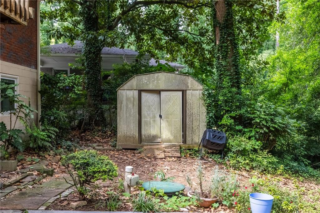 1102 Rogeretta Drive NE