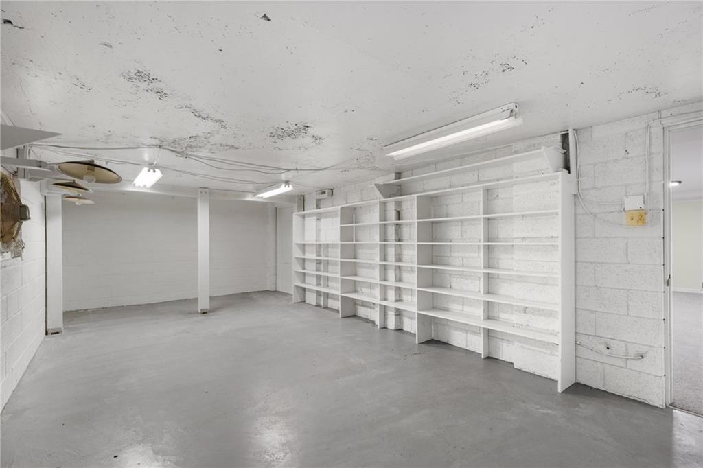 1102 Rogeretta Drive NE