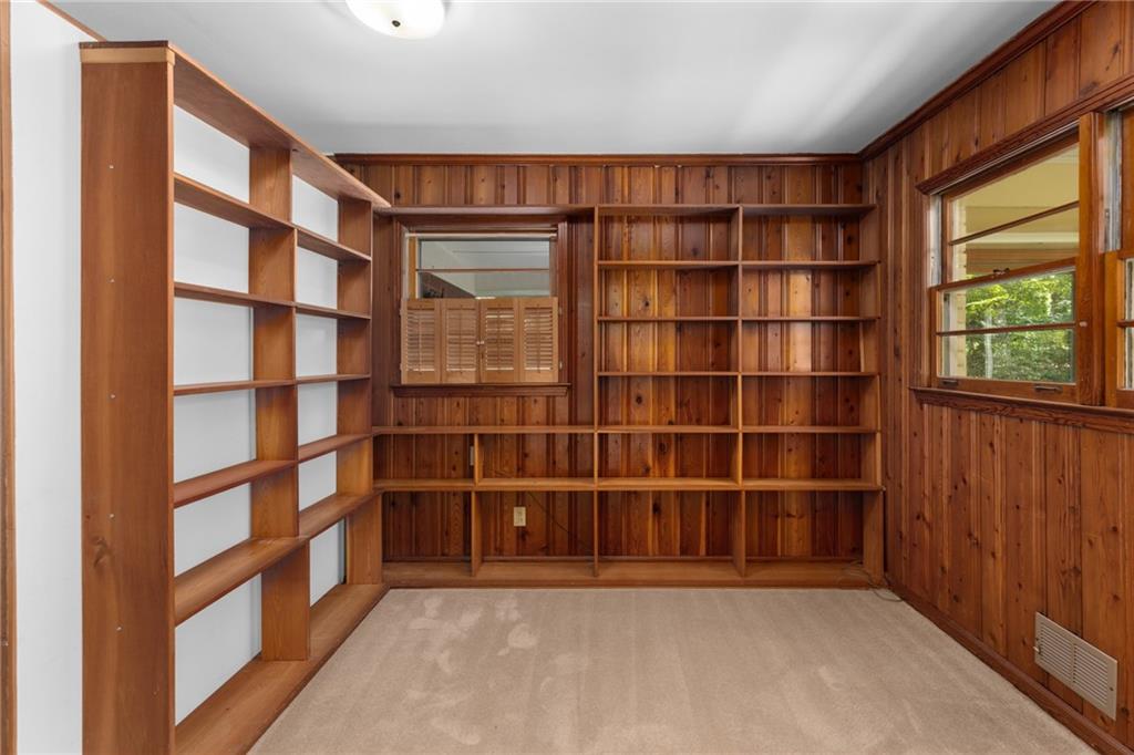 1102 Rogeretta Drive NE