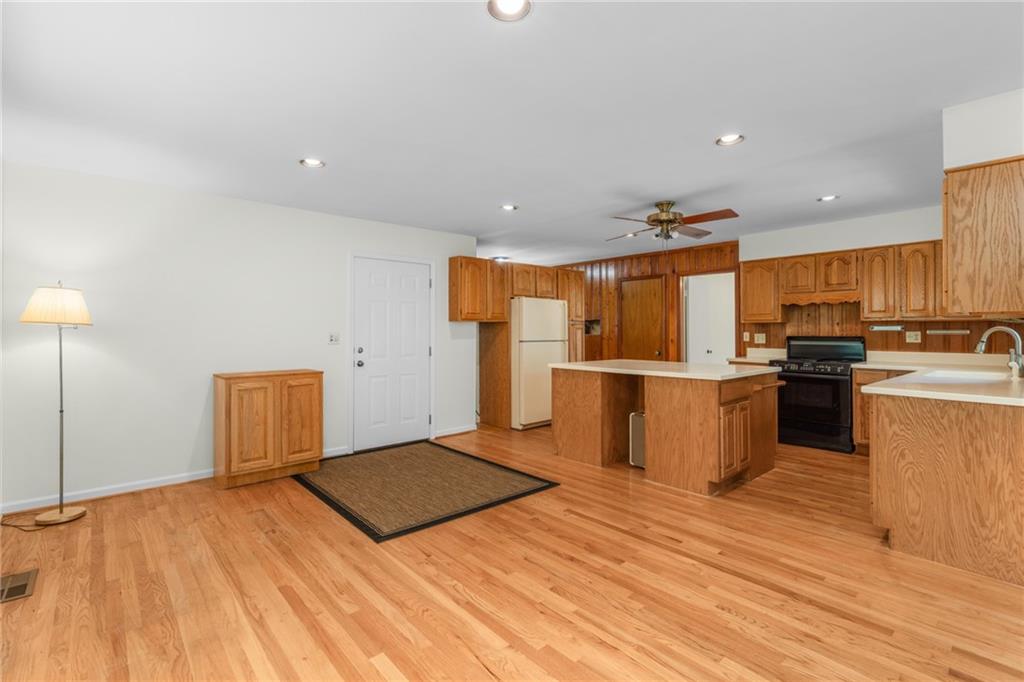 1102 Rogeretta Drive NE