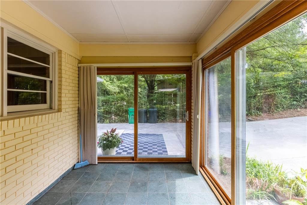 1102 Rogeretta Drive NE